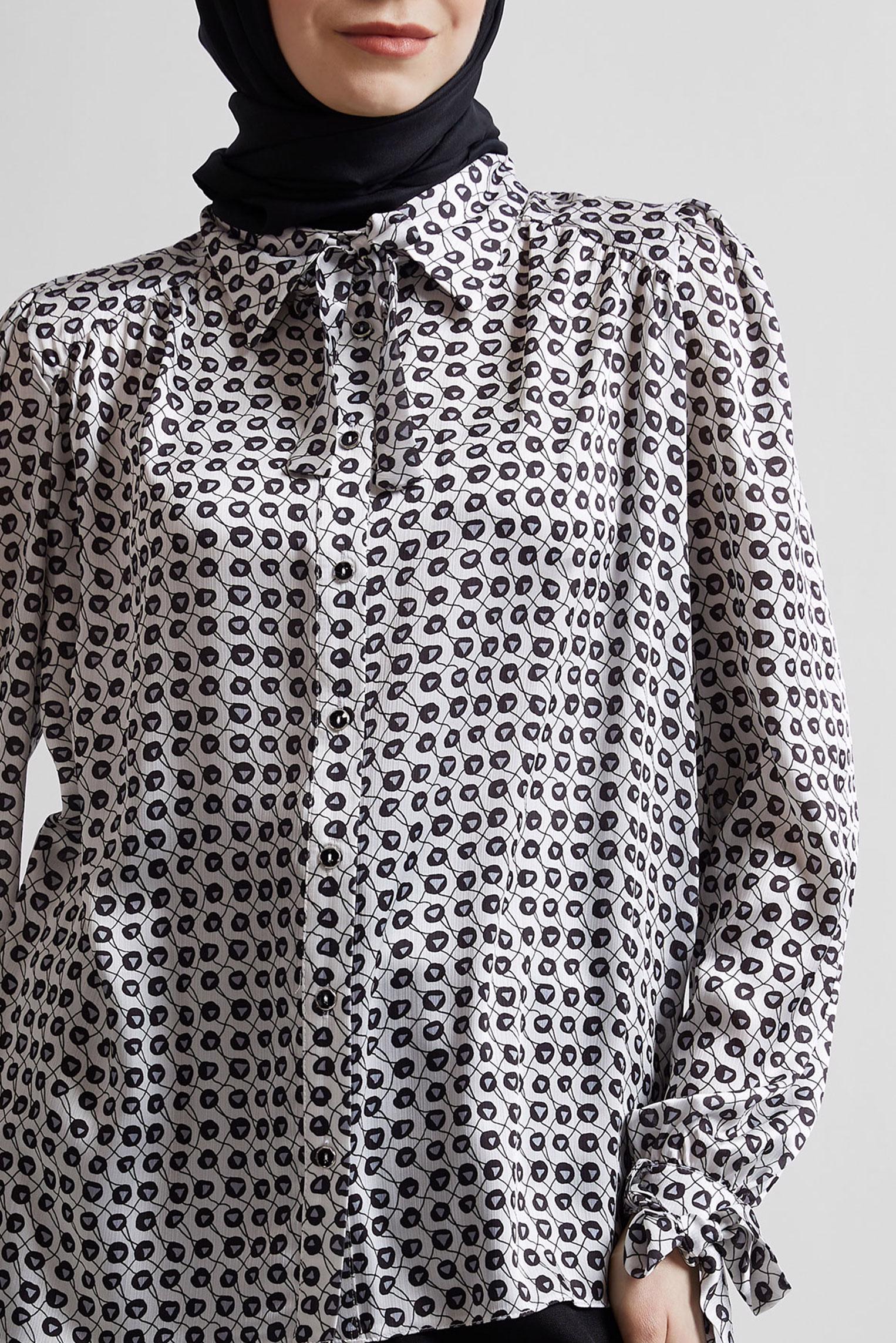 Tesettür giyim SİYAH DESENLİ BLUZ 45432