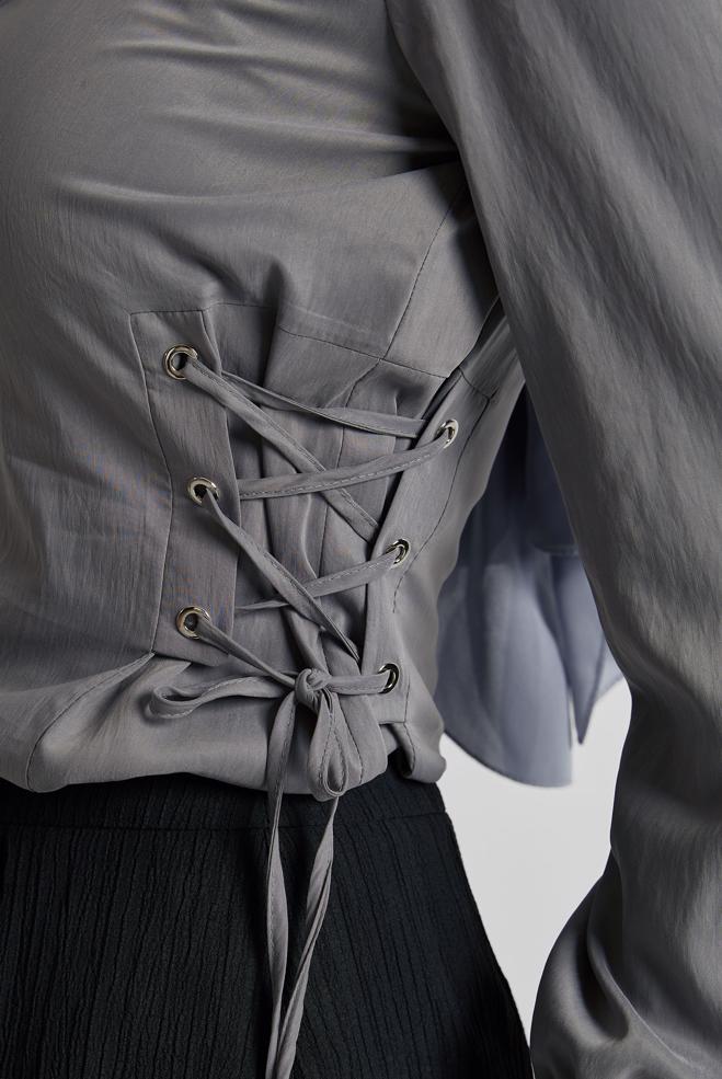 Tesettür giyim GRİ BAĞCIK DETAYLI BLUZ 45498 - ALVİNA