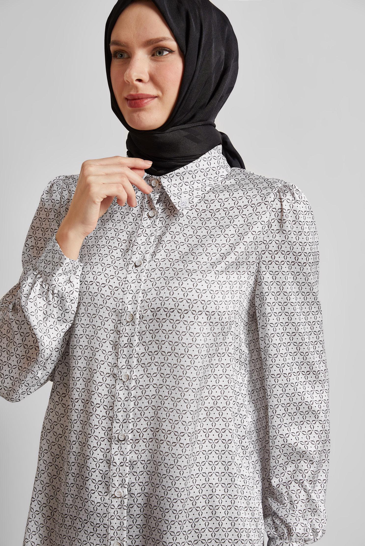 Tesettür giyim SİYAH DESENLİ SATEN BLUZ 45594