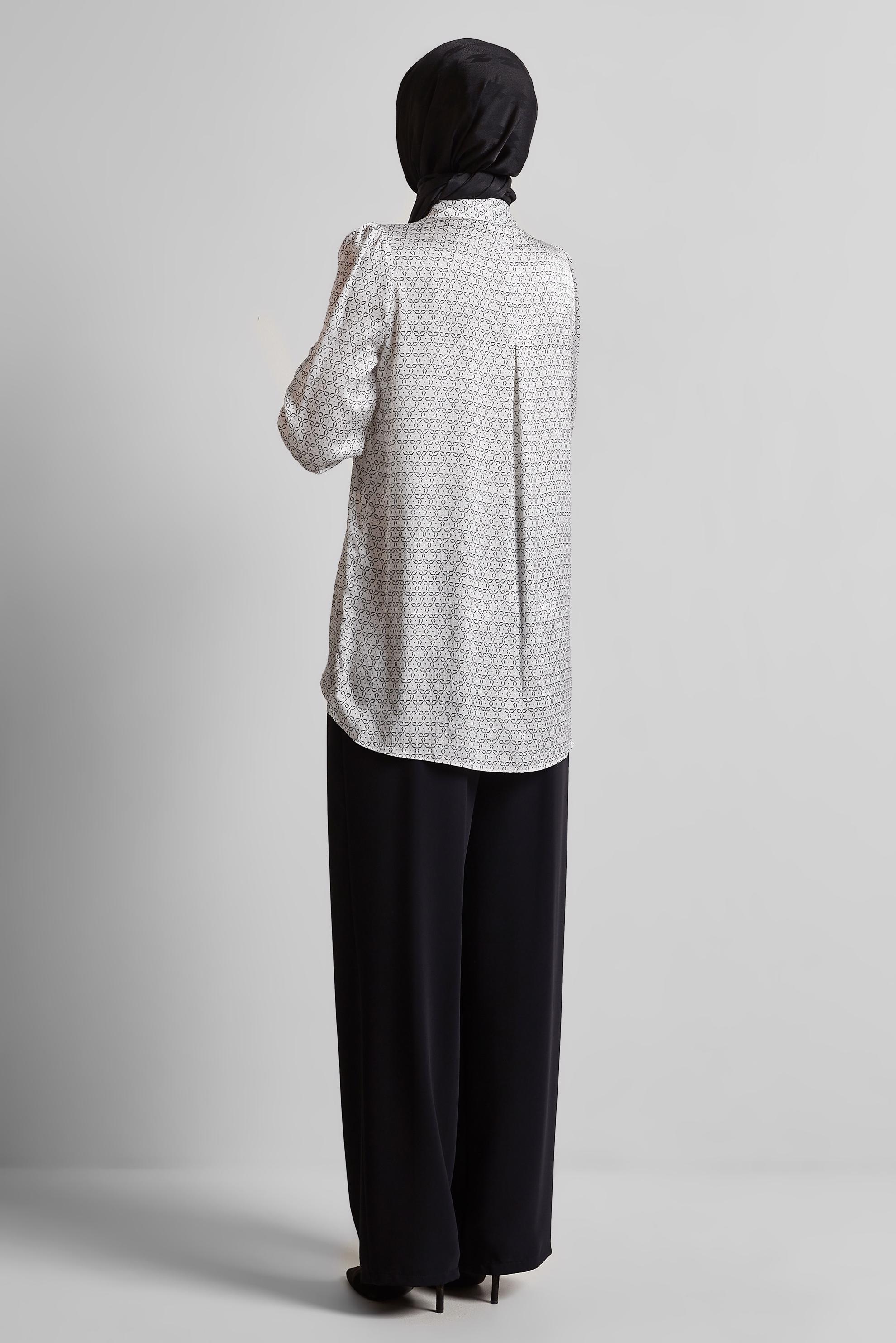 Tesettür giyim SİYAH DESENLİ SATEN BLUZ 45594