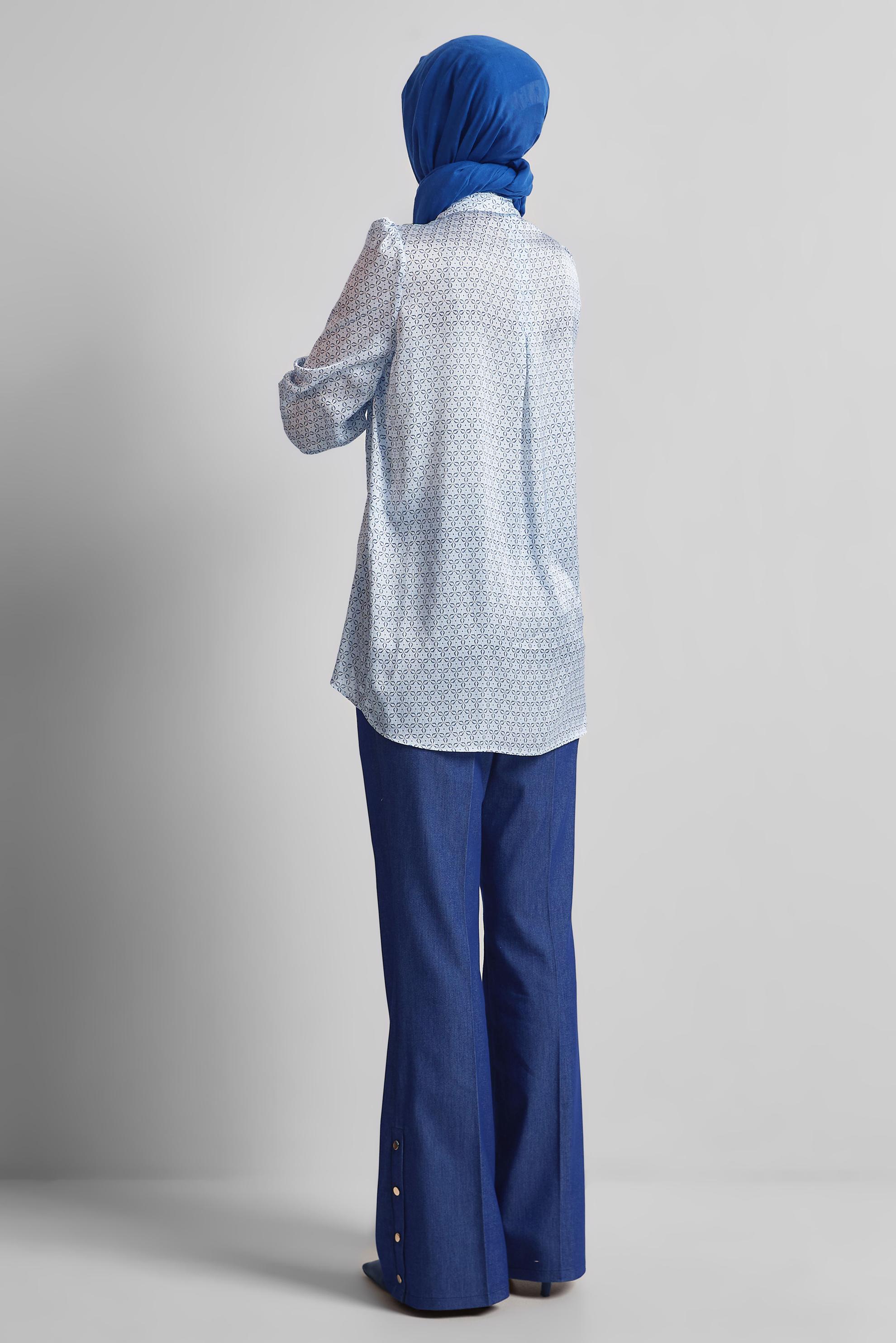 Tesettür giyim LACİVERT DESENLİ SATEN BLUZ 45594