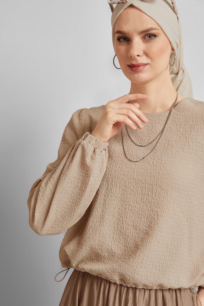 Tesettür giyim BEJ BELİ BÜZGÜLÜ BLUZ 45656 - ALVİNA