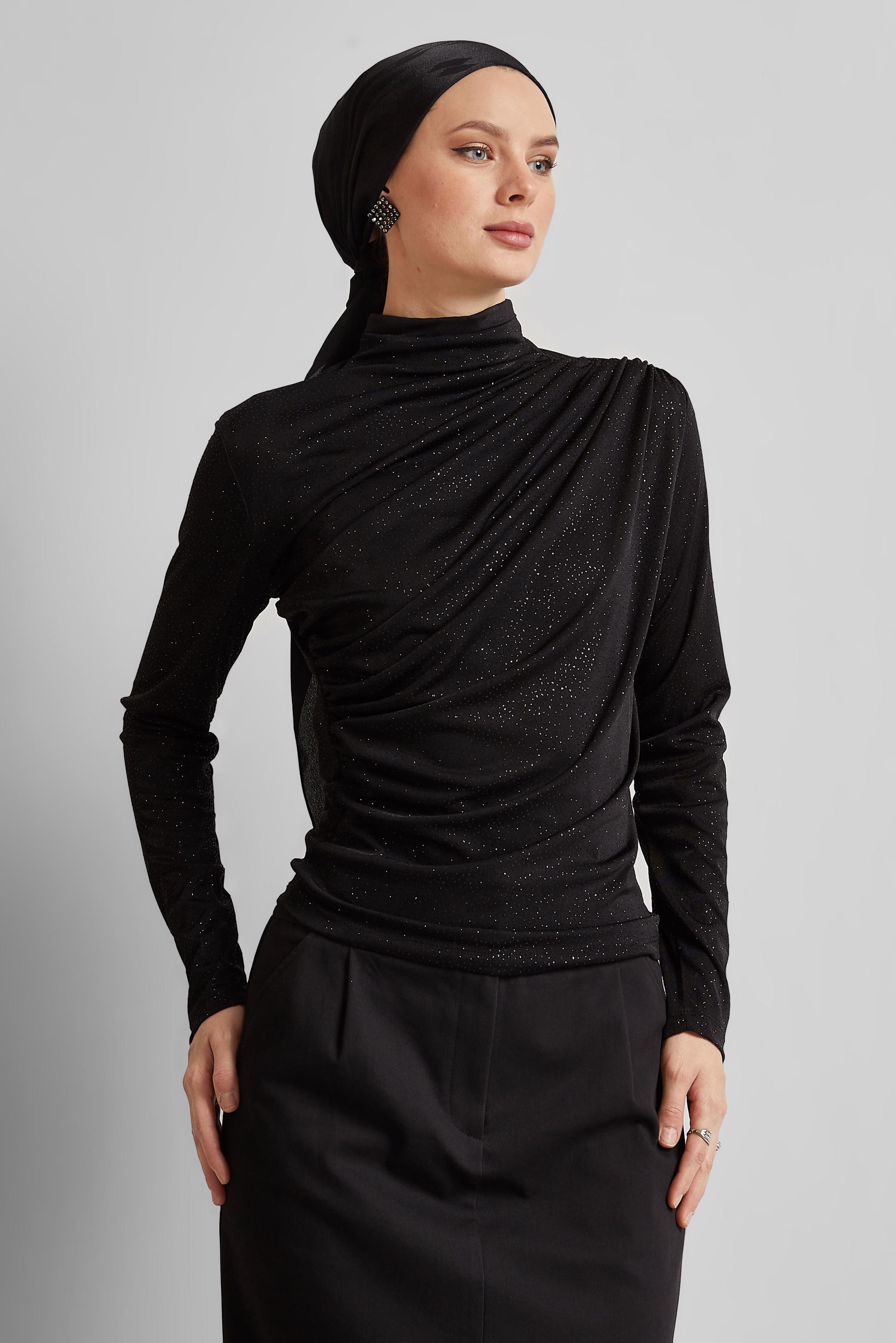 Tesettür giyim SİYAH DRAPE DETAYLI BLUZ 45680