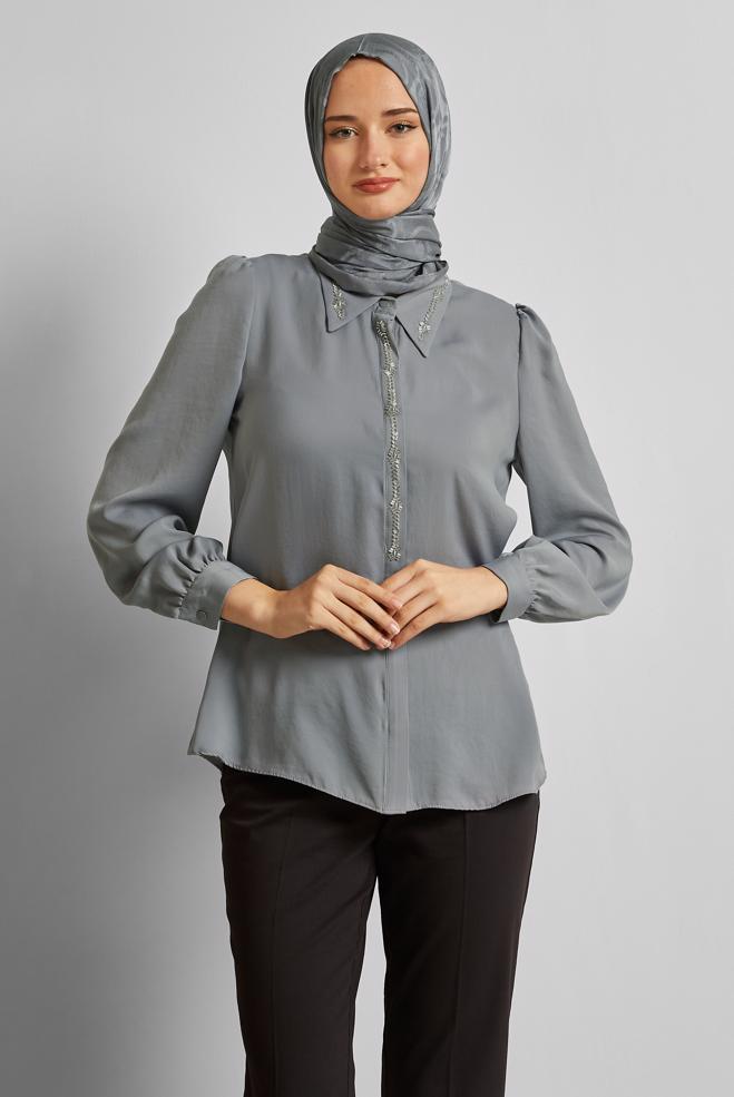 Tesettür giyim GRİ TAŞ DETAYLI BLUZ 45682 - ALVİNA