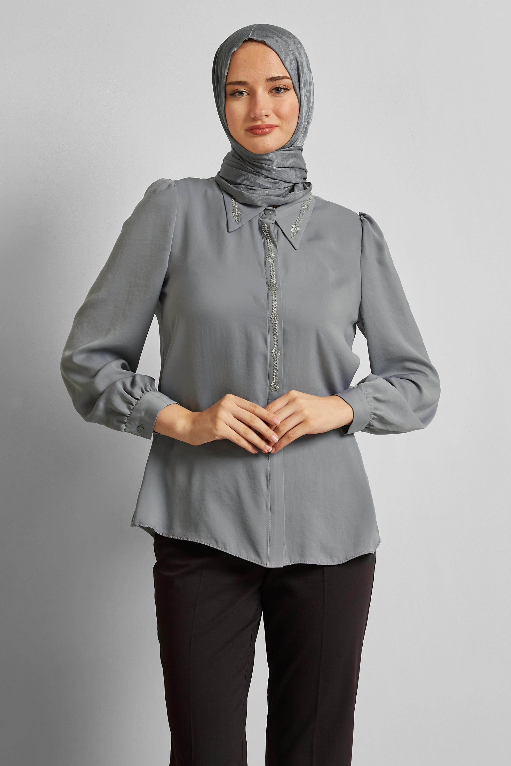 Tesettür giyim GRİ TAŞ DETAYLI BLUZ 45682