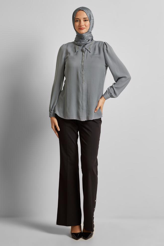 Tesettür giyim GRİ TAŞ DETAYLI BLUZ 45682 - ALVİNA