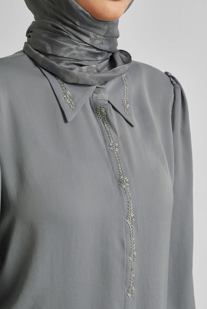 Tesettür giyim GRİ TAŞ DETAYLI BLUZ 45682 - ALVİNA