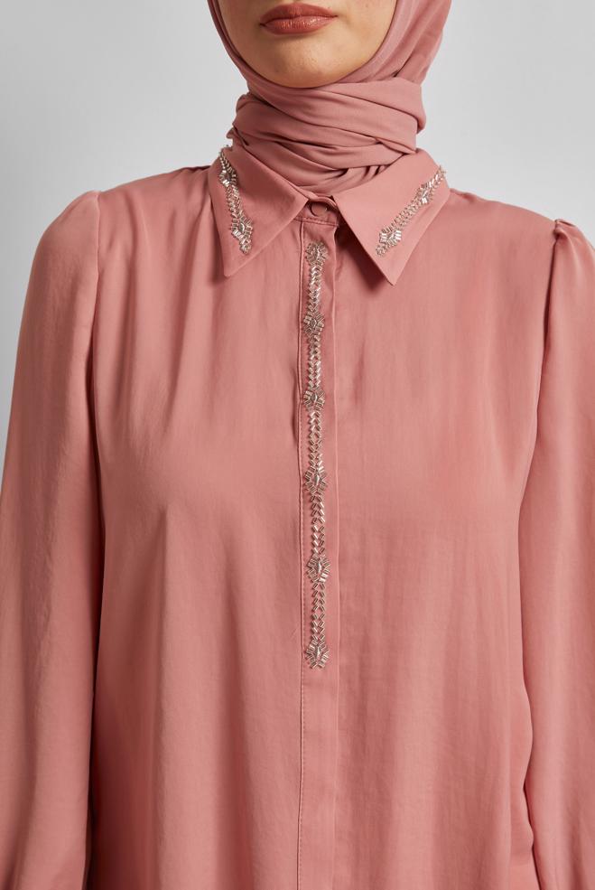 Tesettür giyim PUDRA TAŞ DETAYLI BLUZ 45682 - ALVİNA