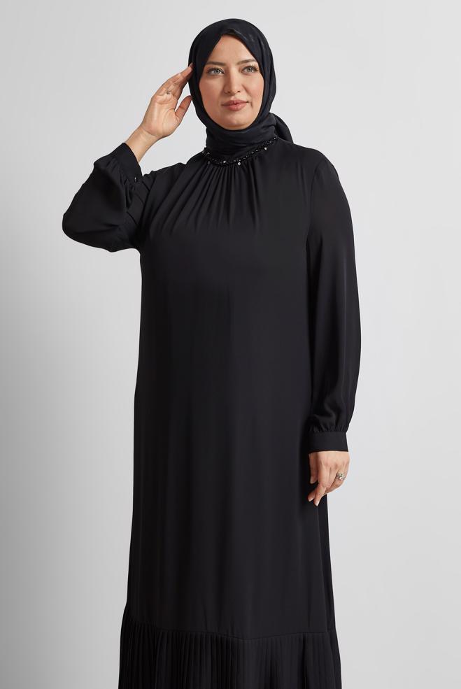 Tesettür giyim SİYAH PİLİSE DETAYLI BÜYÜK BEDEN ELBİSE 20541 - ALVİNA