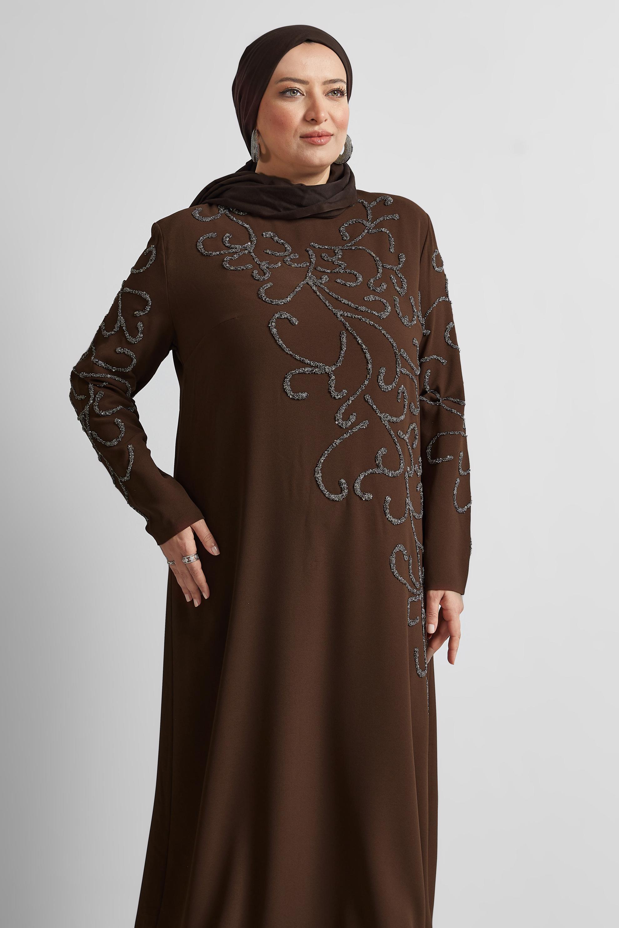 Vêtements hijab BRUN ROBE GRANDE TAILLE AVEC BIJOU 20703