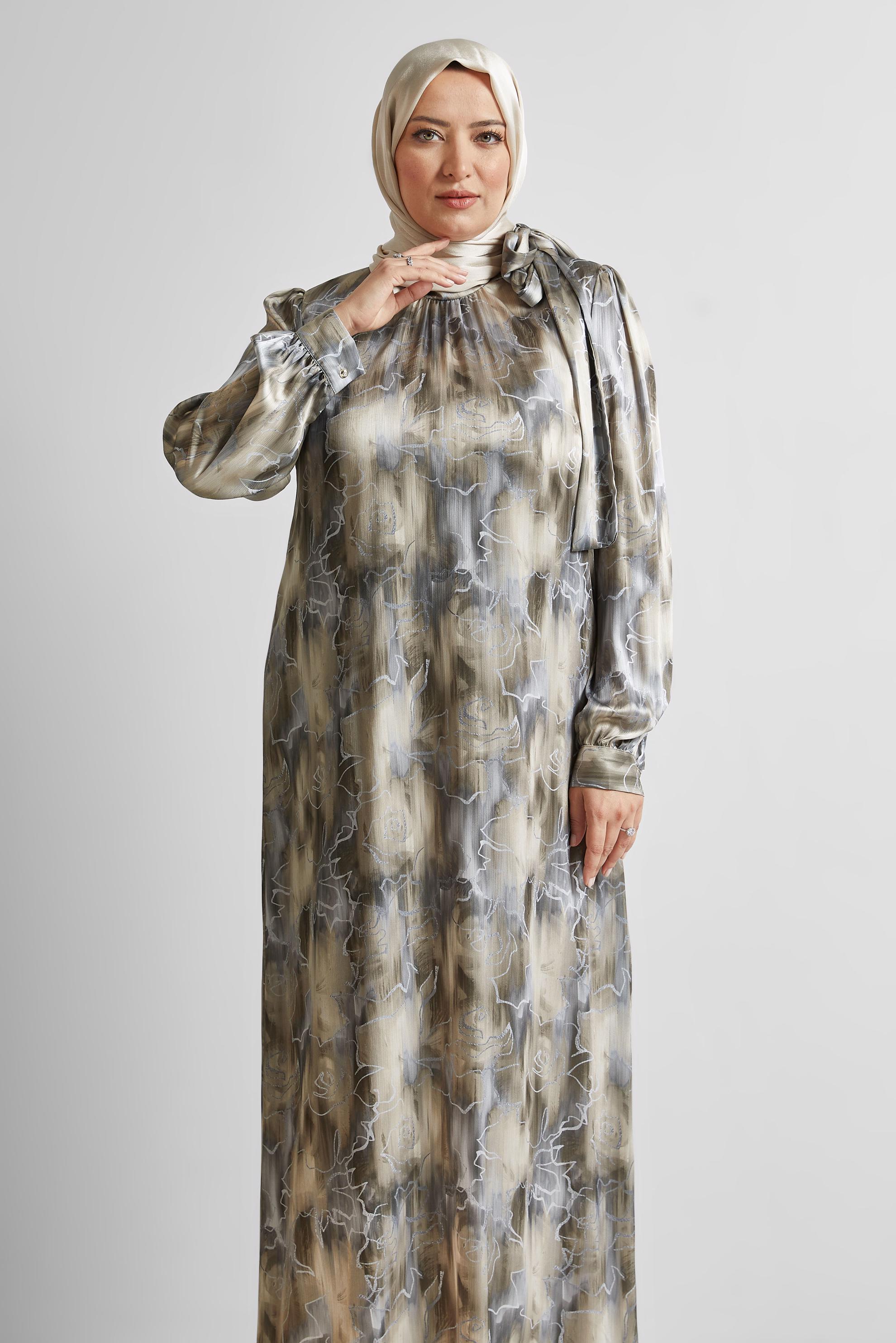 Vêtements hijab VISON ROBE EN SATIN À MOTIFS 20725