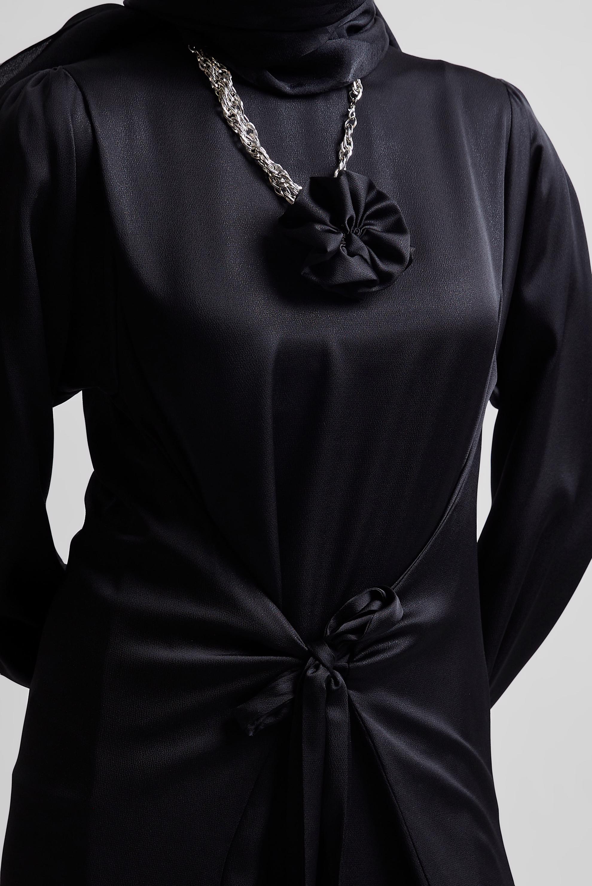 Tesettür giyim SİYAH BROŞ DETAYLI ELBİSE 44631