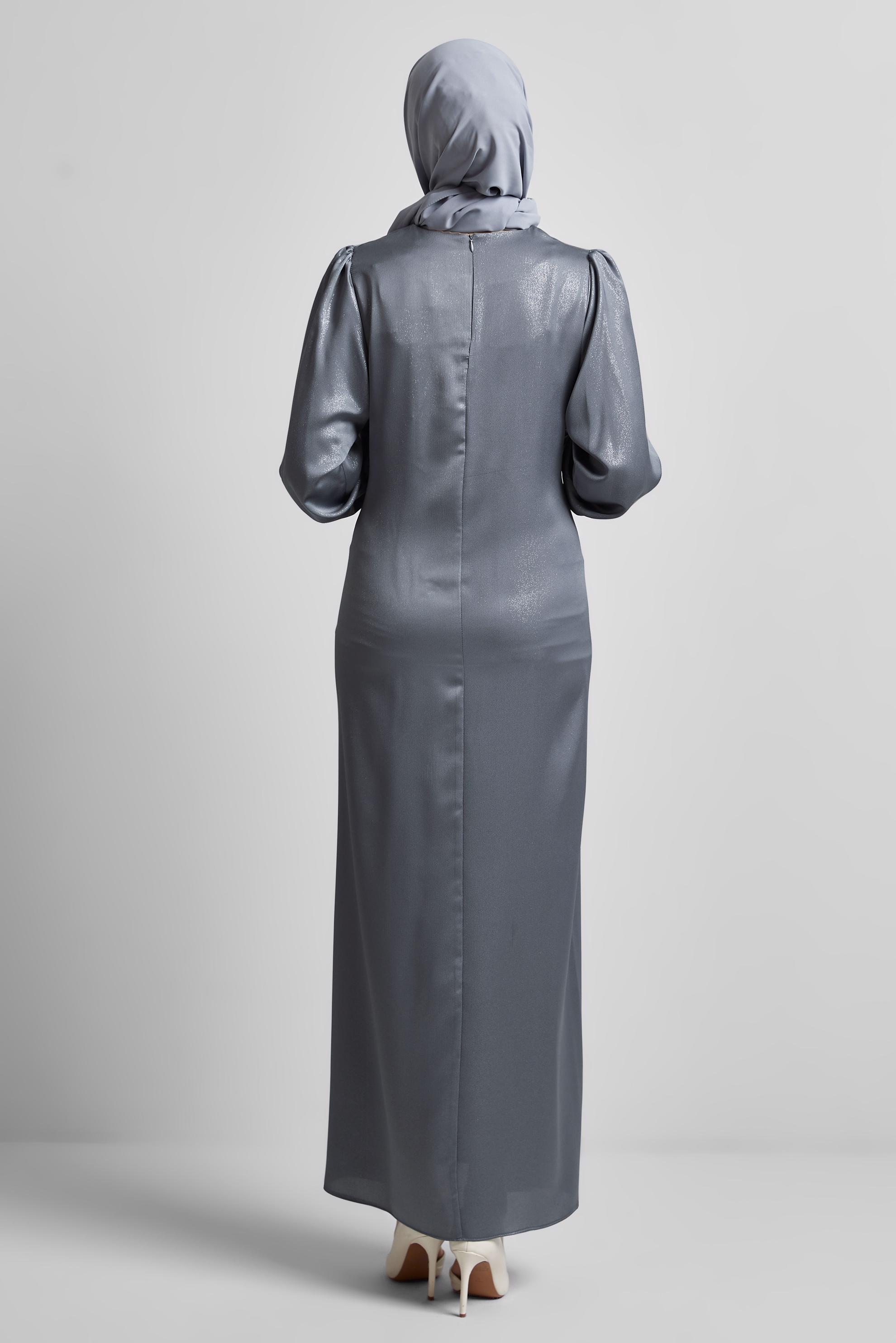 Tesettür giyim GRİ BROŞ DETAYLI ELBİSE 44631