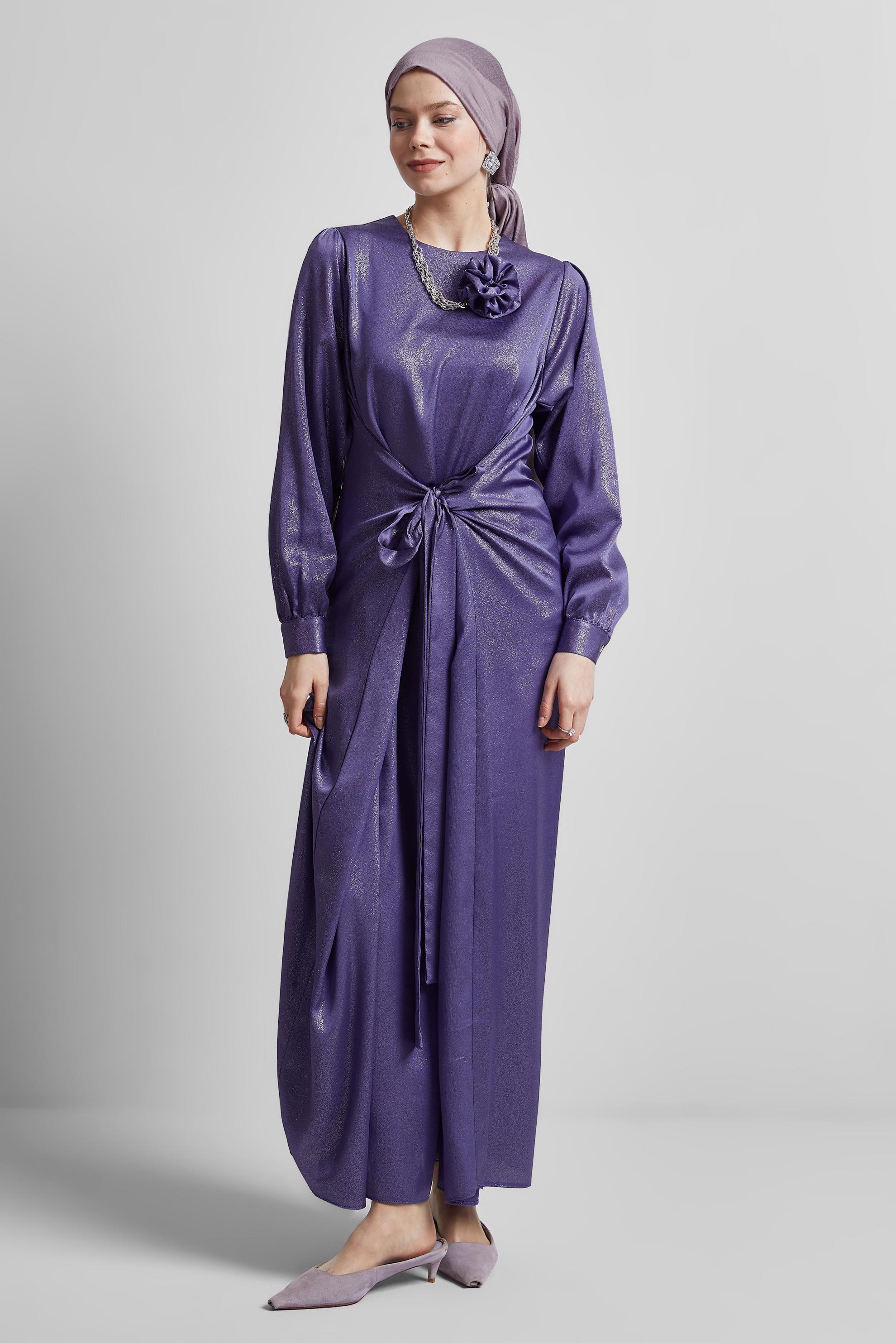 Tesettür giyim MOR BROŞ DETAYLI ELBİSE 44631