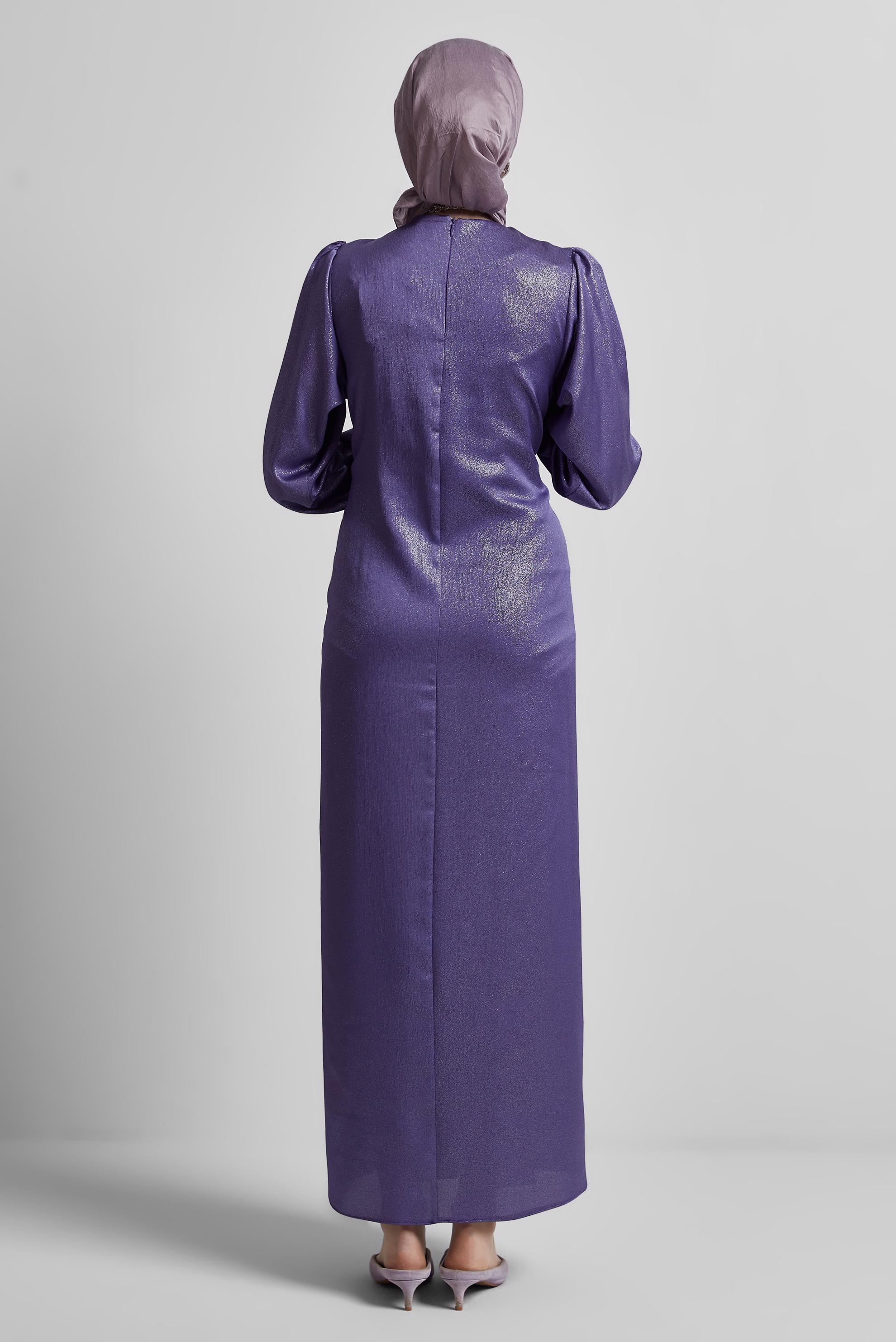 Tesettür giyim MOR BROŞ DETAYLI ELBİSE 44631