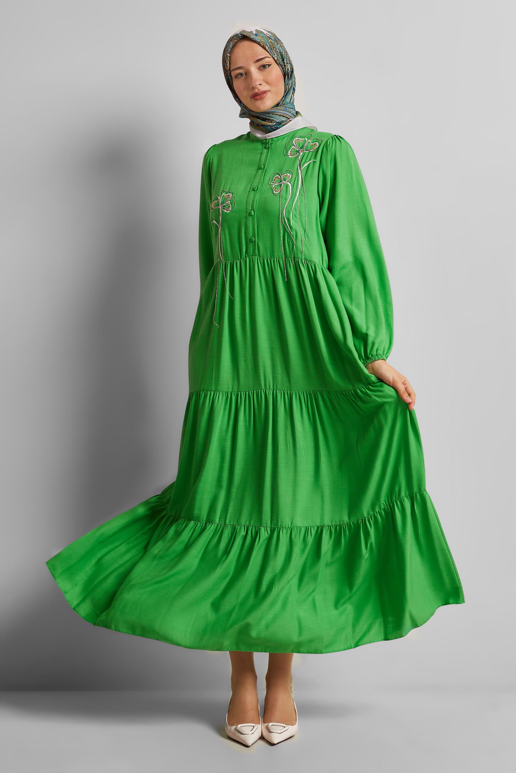 Vêtements hijab VERT ROBE AVEC DÉTAILS DE BRODERIE 44665