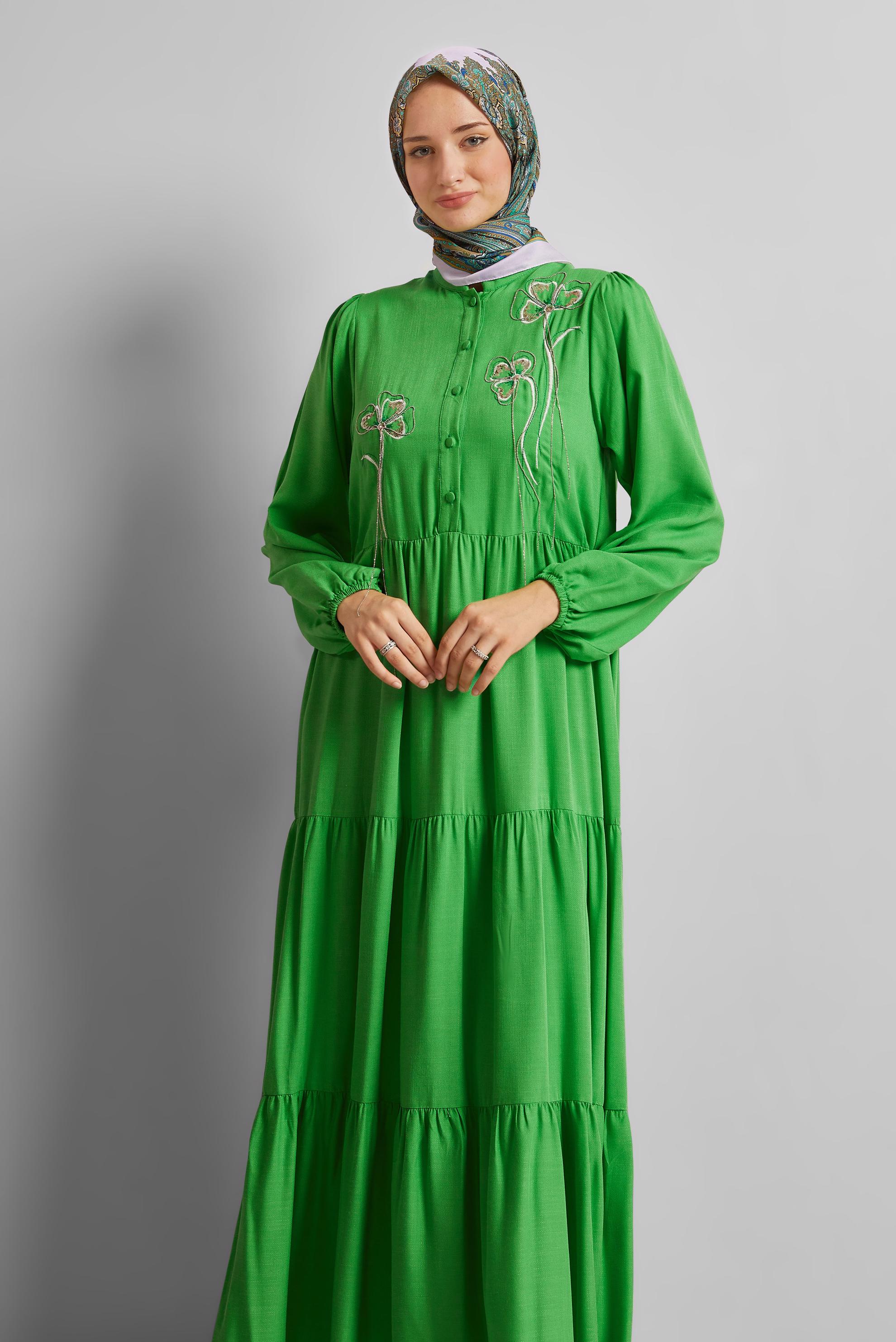 Vêtements hijab VERT ROBE AVEC DÉTAILS DE BRODERIE 44665