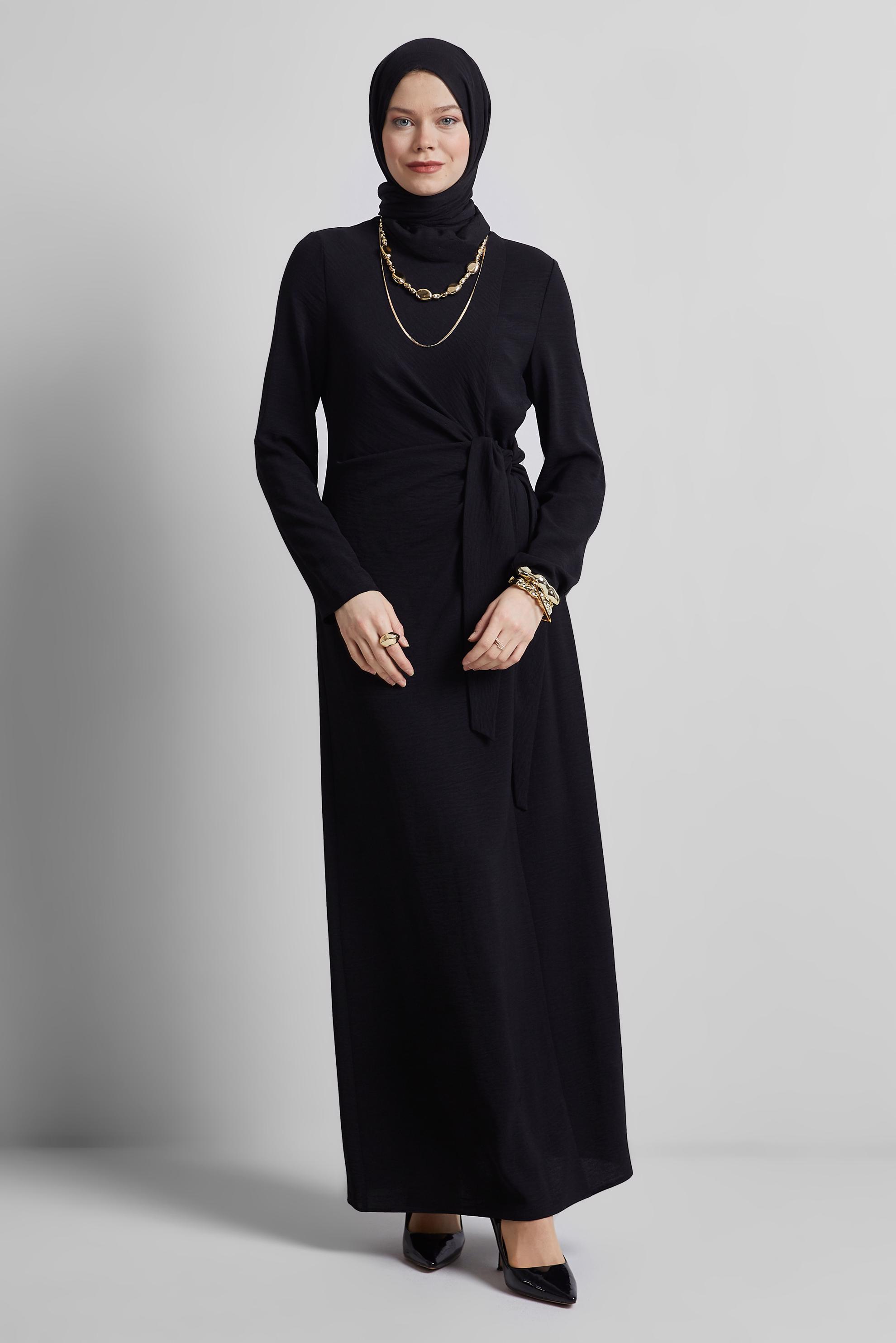Tesettür giyim SİYAH KUŞAKLI ELBİSE 44684