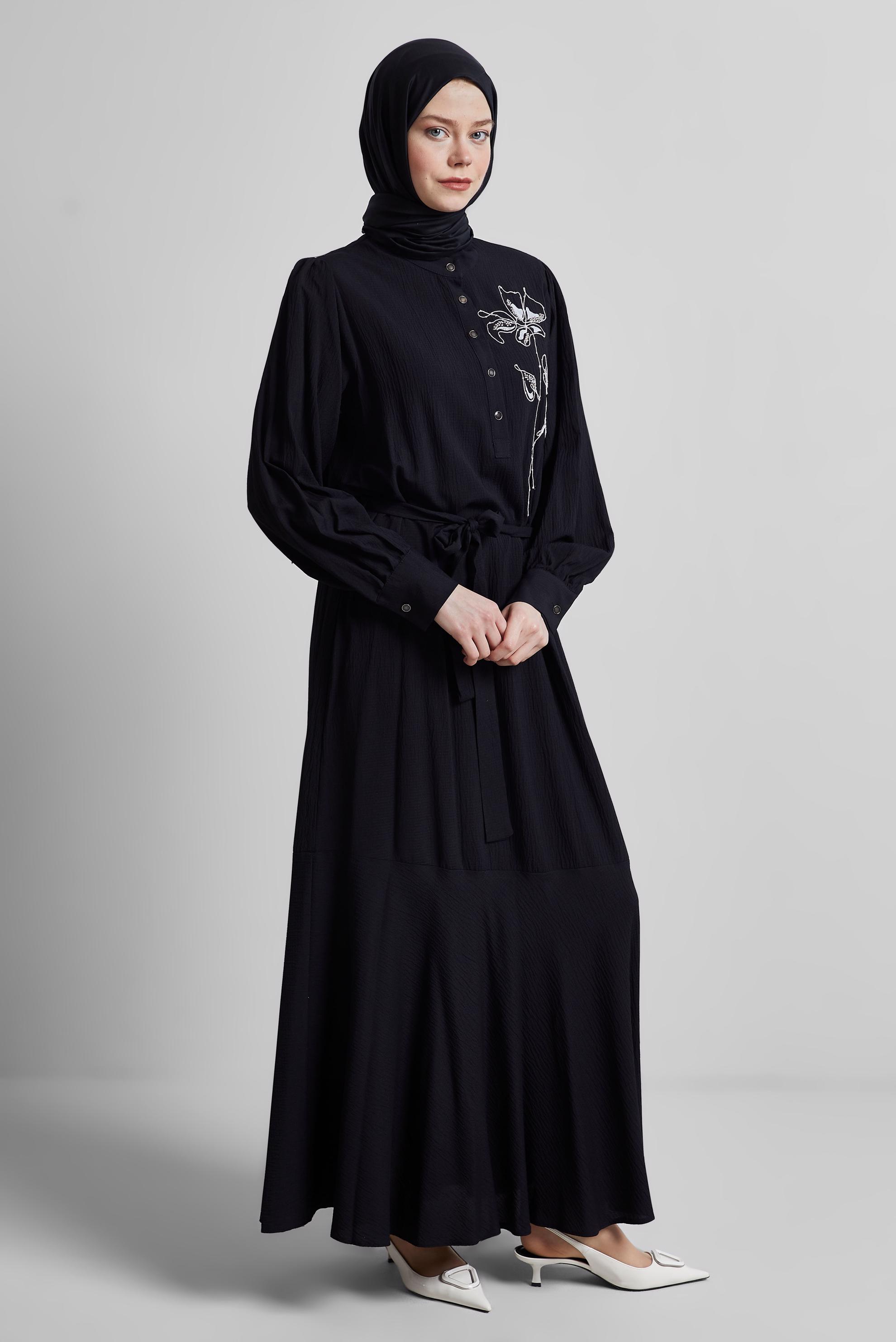 Tesettür giyim SİYAH KUŞAKLI ELBİSE 44688