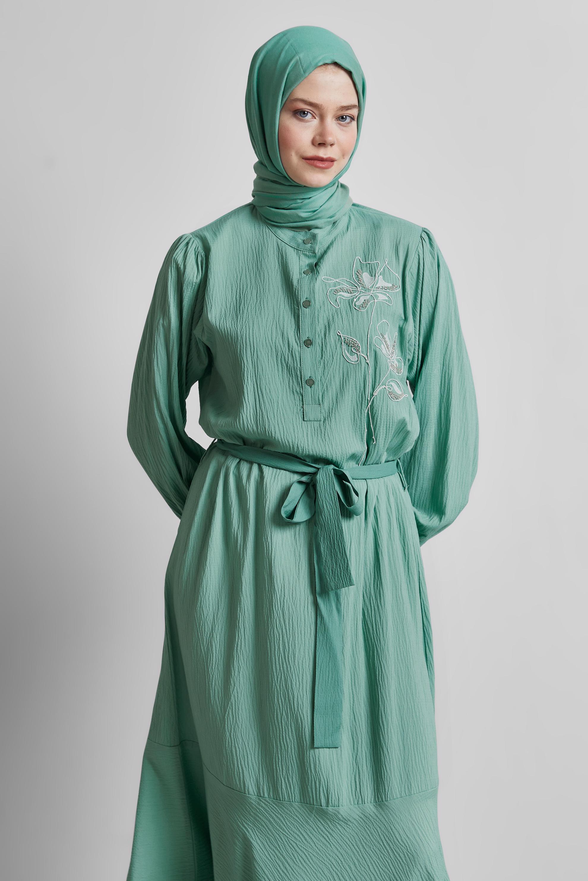 Tesettür giyim YEŞİL KUŞAKLI ELBİSE 44688