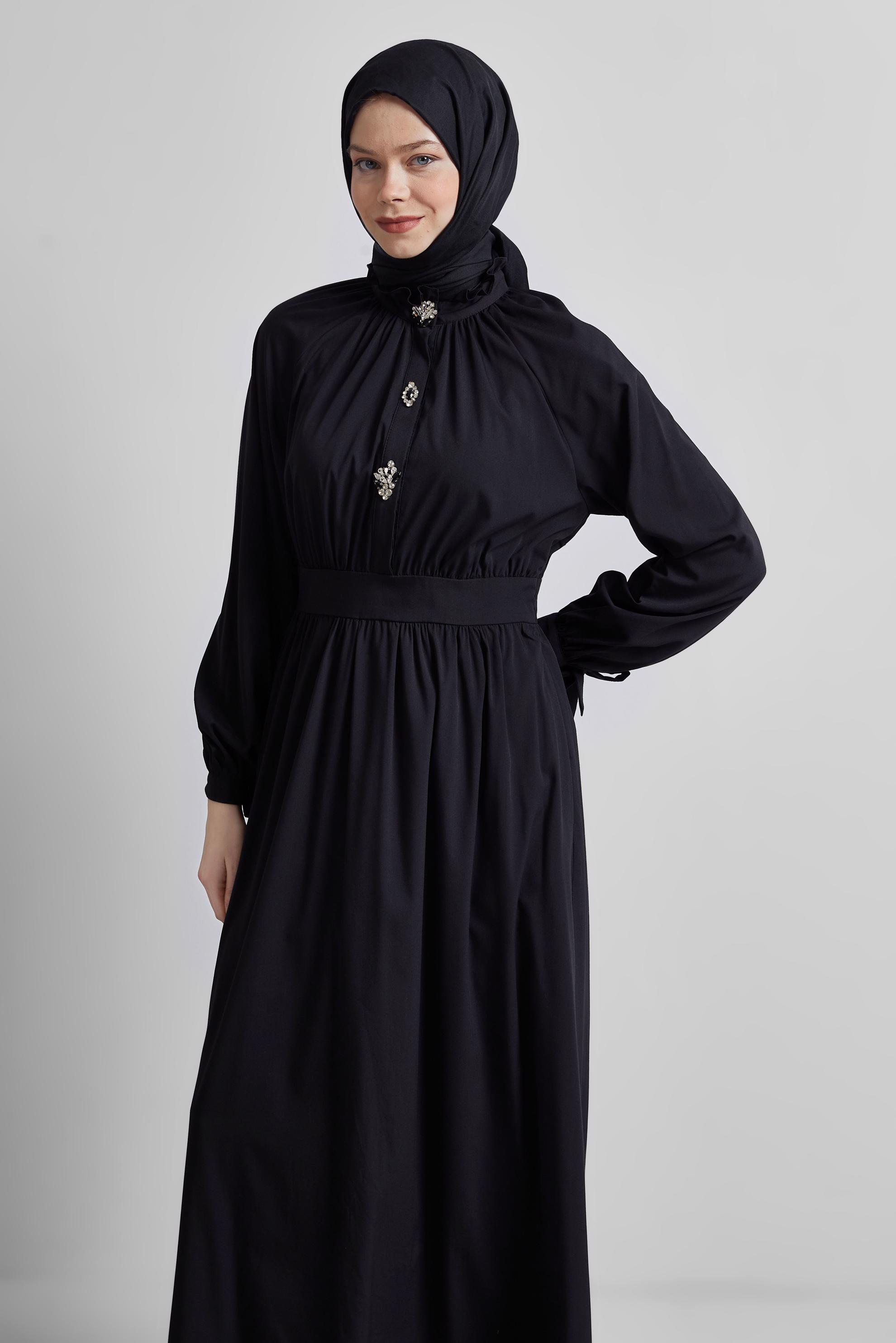 Tesettür giyim SİYAH TAŞ DETAYLI ELBİSE 44695