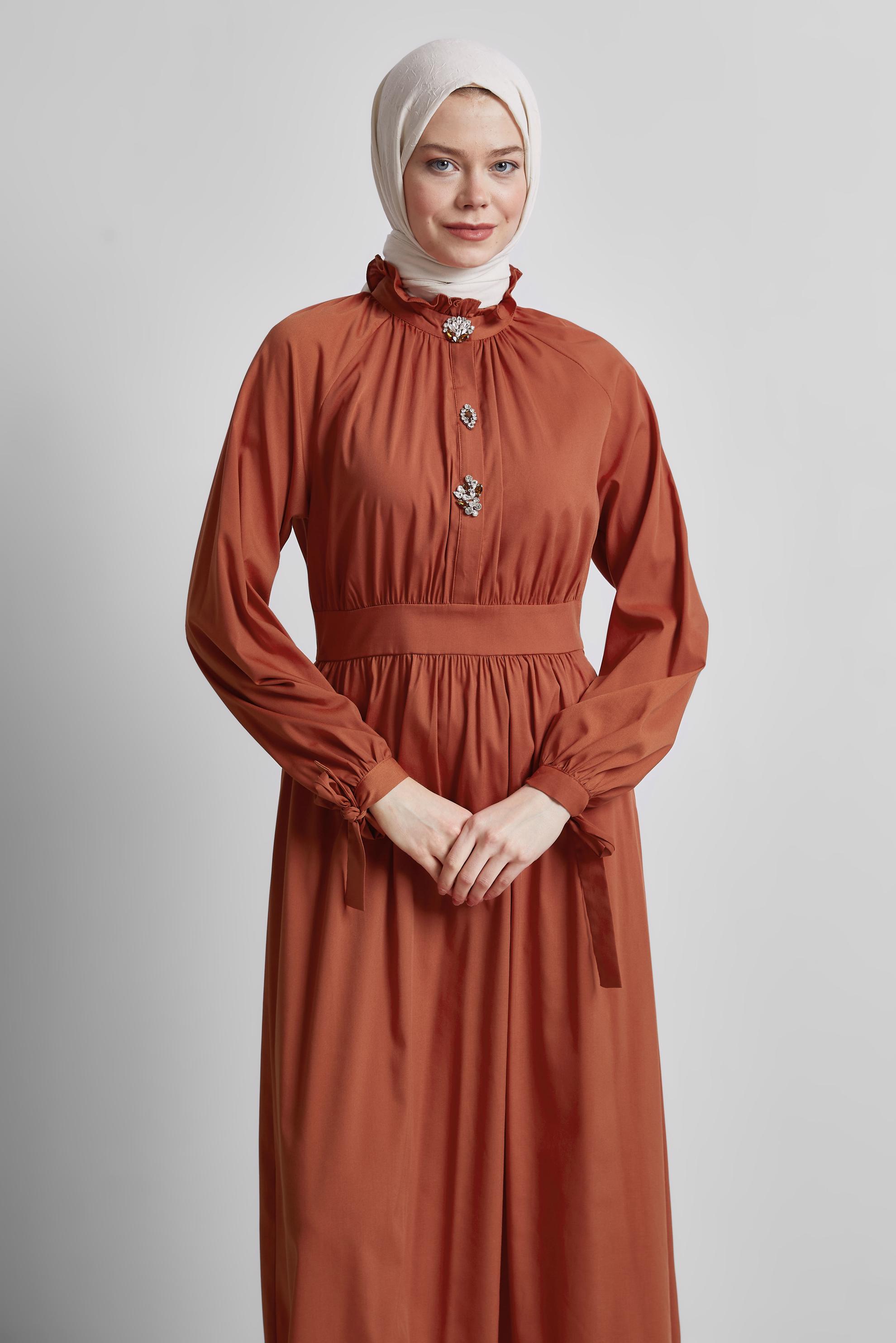 Tesettür giyim TURUNCU TAŞ DETAYLI ELBİSE 44695