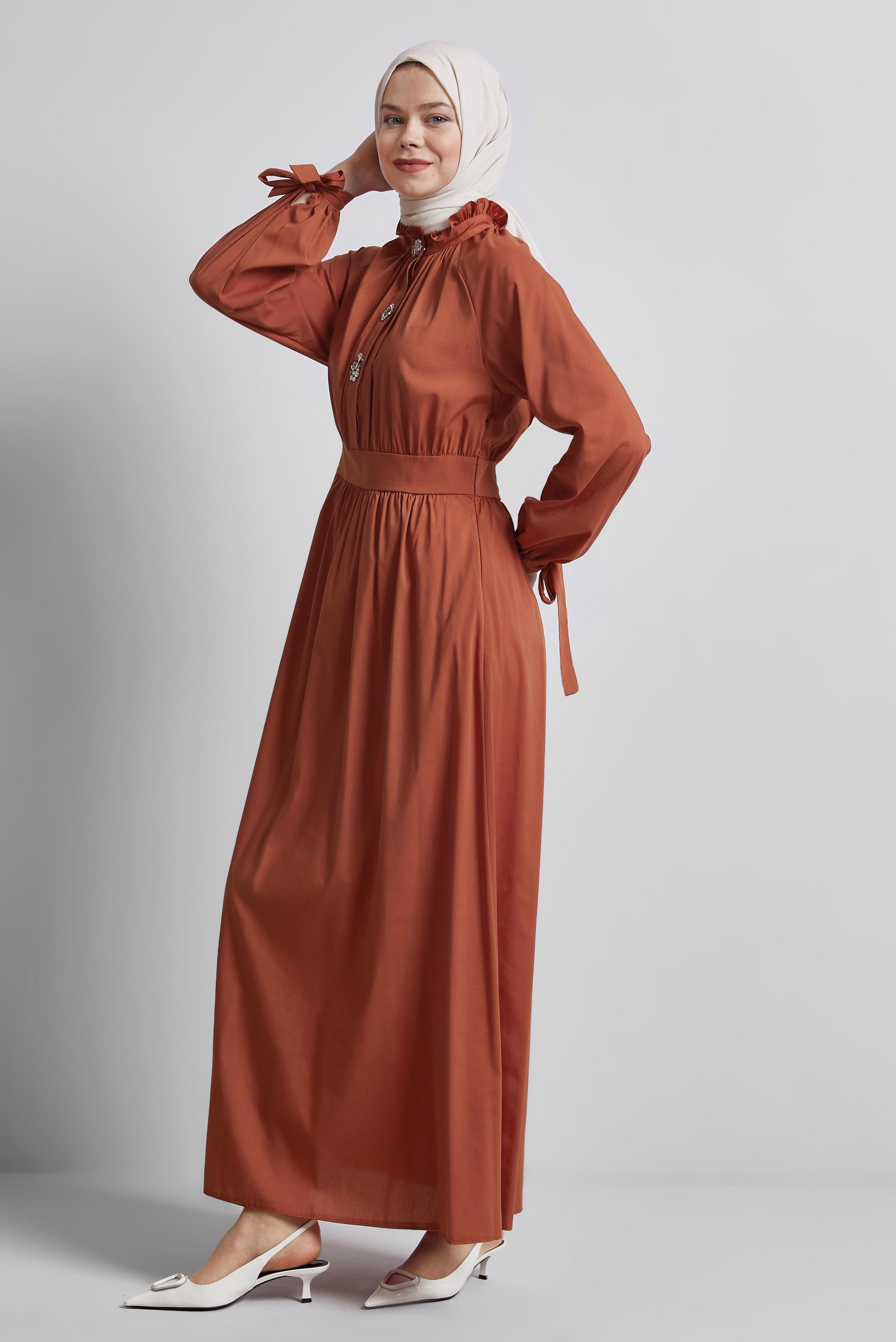 Tesettür giyim TURUNCU TAŞ DETAYLI ELBİSE 44695