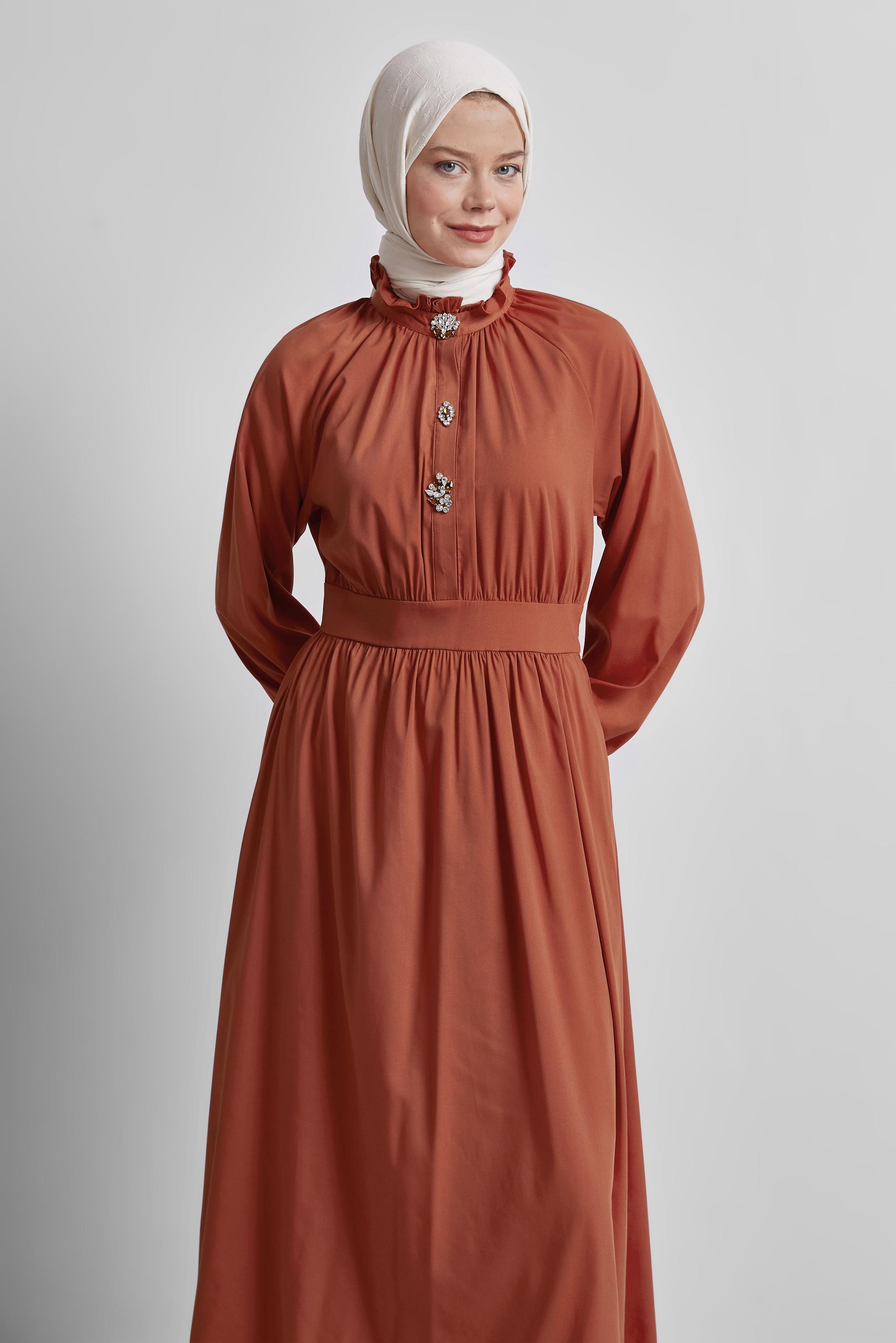 Tesettür giyim TURUNCU TAŞ DETAYLI ELBİSE 44695