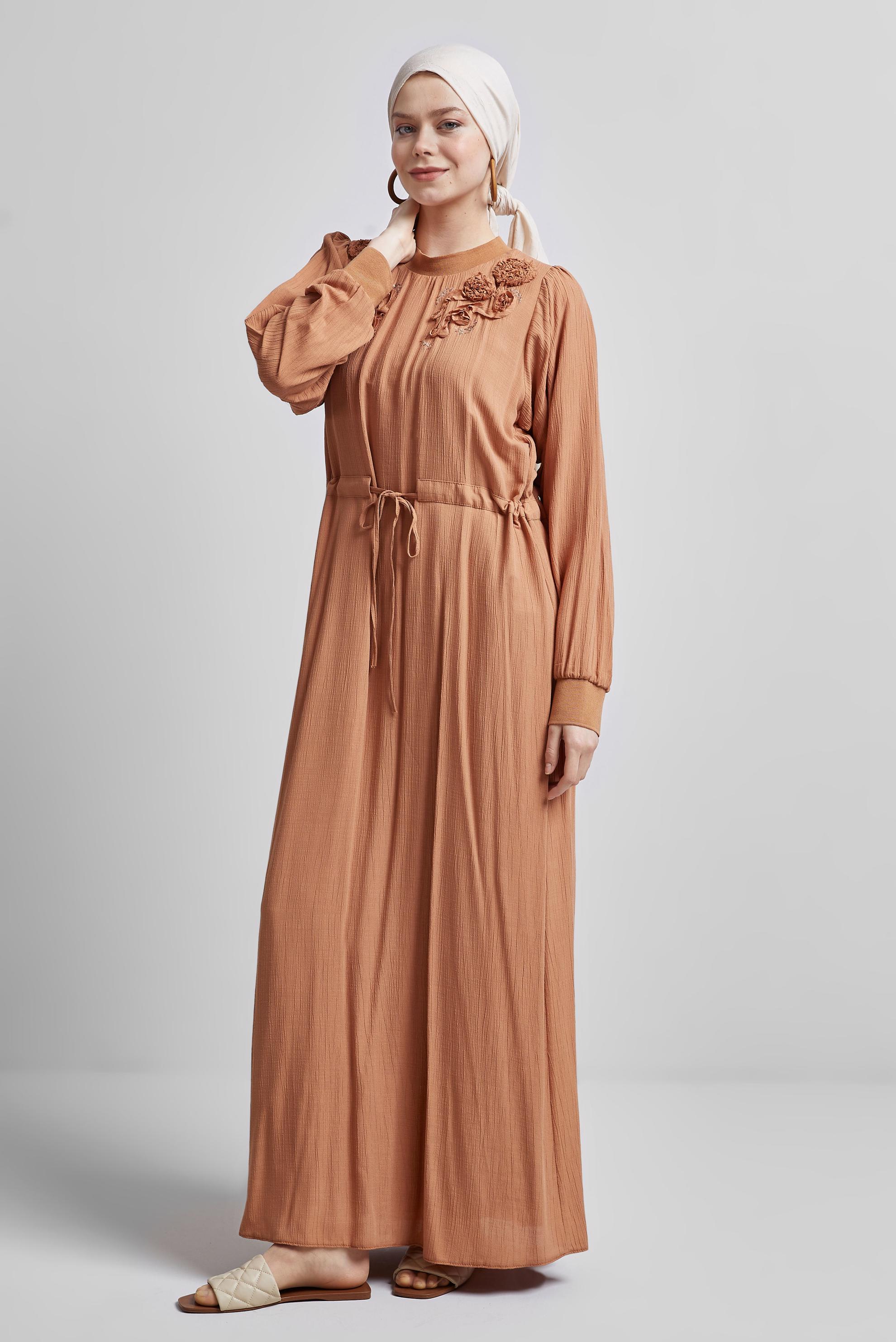 Tesettür giyim TABA BELİ BAĞCIKLI ELBİSE 44710