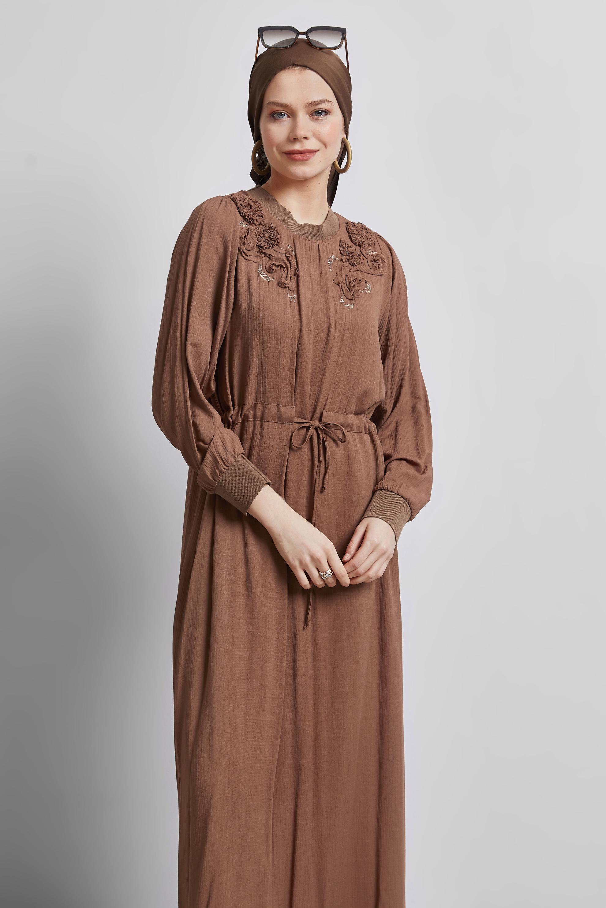 Tesettür giyim KAHVE BELİ BAĞCIKLI ELBİSE 44710