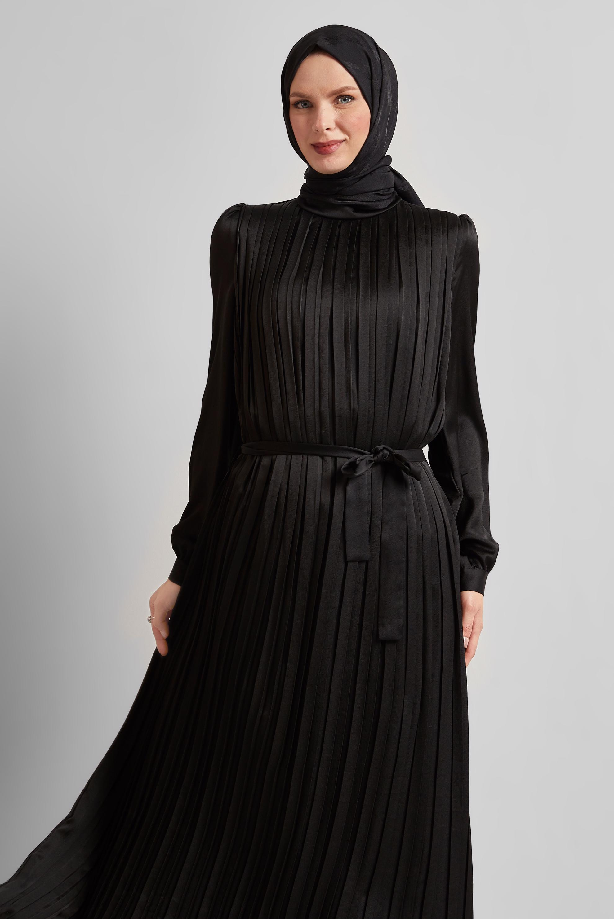 Tesettür giyim SİYAH KUŞAKLI SATEN ELBİSE 45327