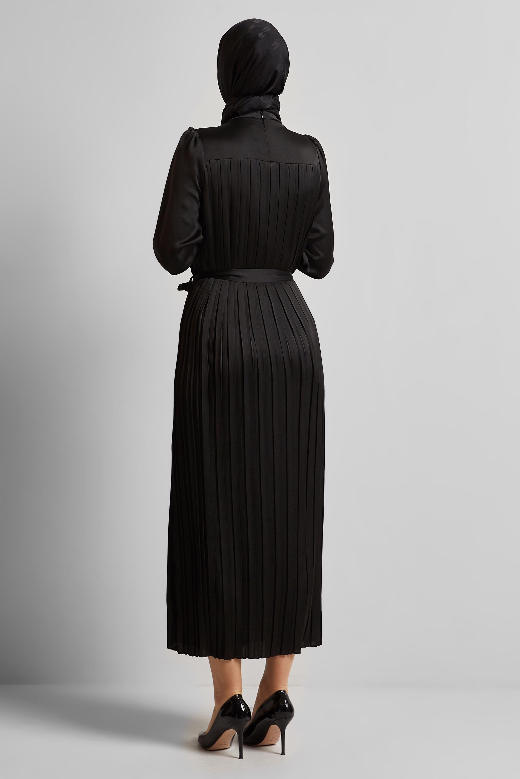 Tesettür giyim SİYAH KUŞAKLI SATEN ELBİSE 45327