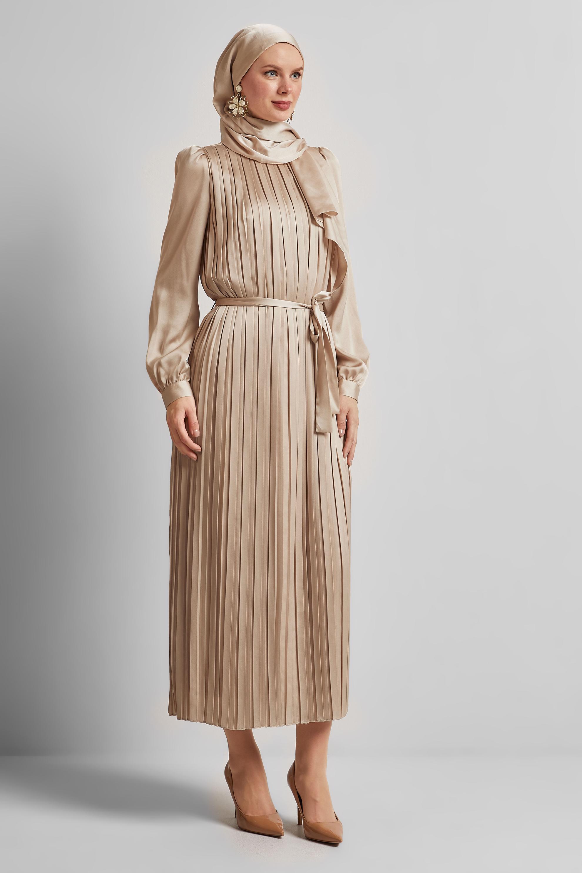 Tesettür giyim BEJ KUŞAKLI SATEN ELBİSE 45327
