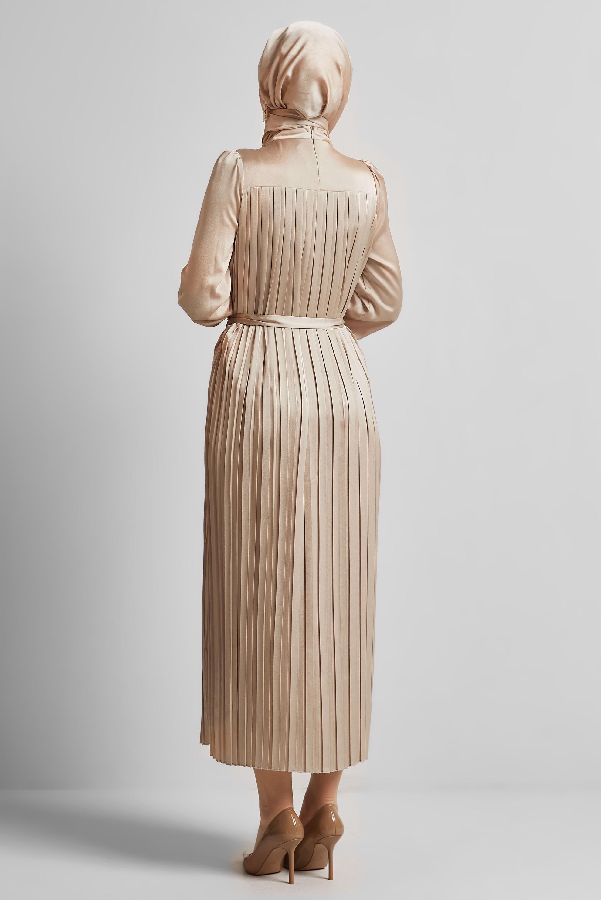 Tesettür giyim BEJ KUŞAKLI SATEN ELBİSE 45327