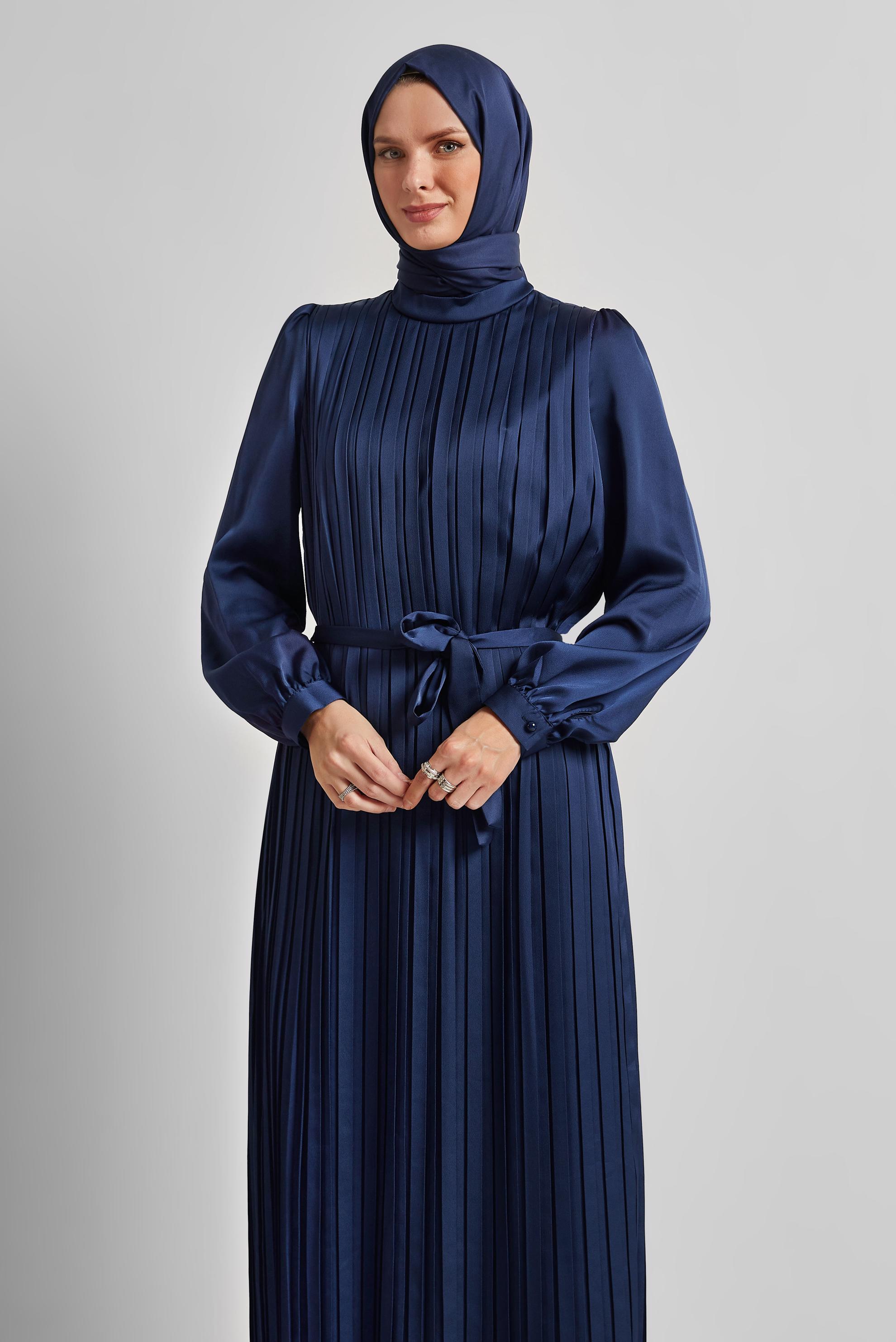 Tesettür giyim LACİVERT KUŞAKLI SATEN ELBİSE 45327
