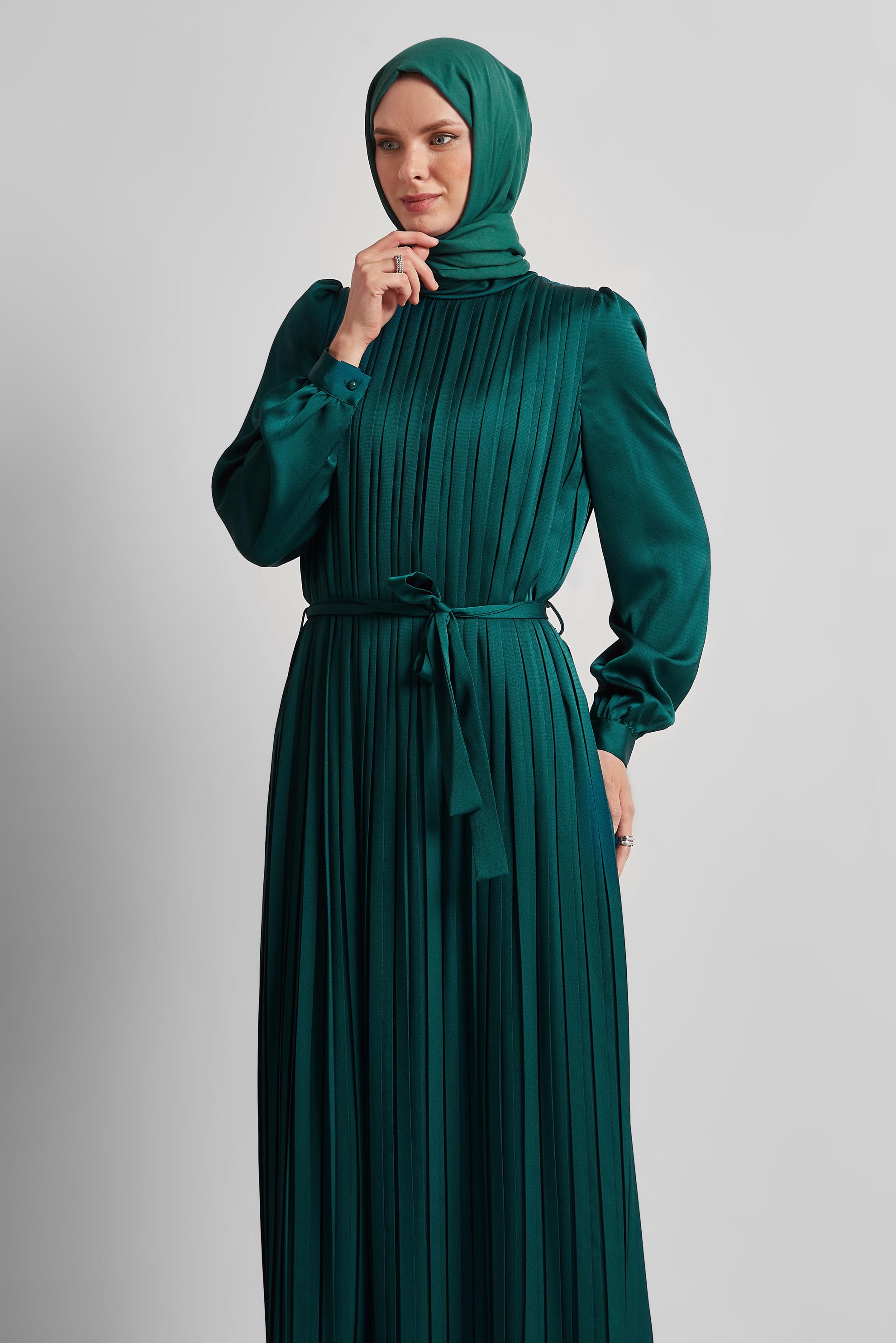 Tesettür giyim YEŞİL KUŞAKLI SATEN ELBİSE 45327