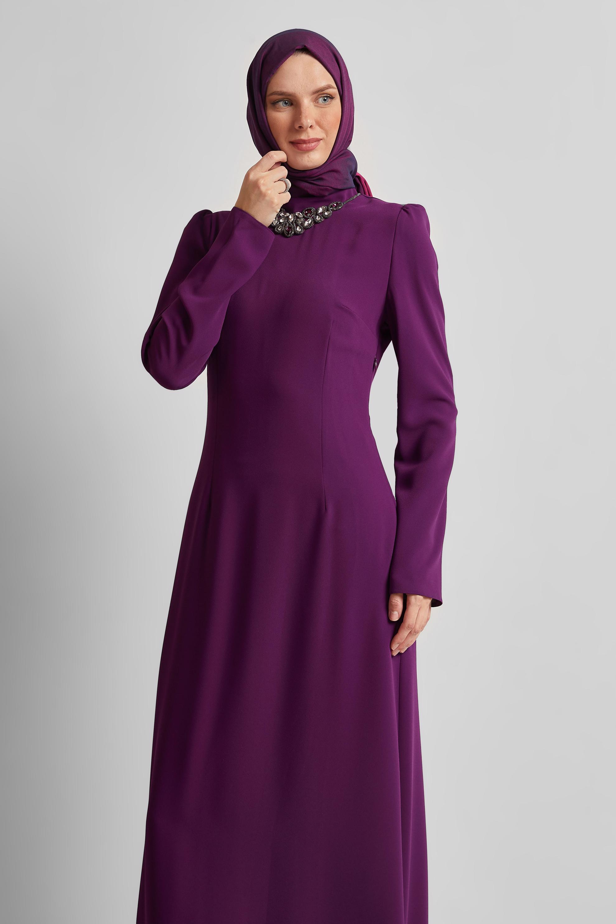 Tesettür giyim MOR TAŞ DETAYLI ELBİSE 45355