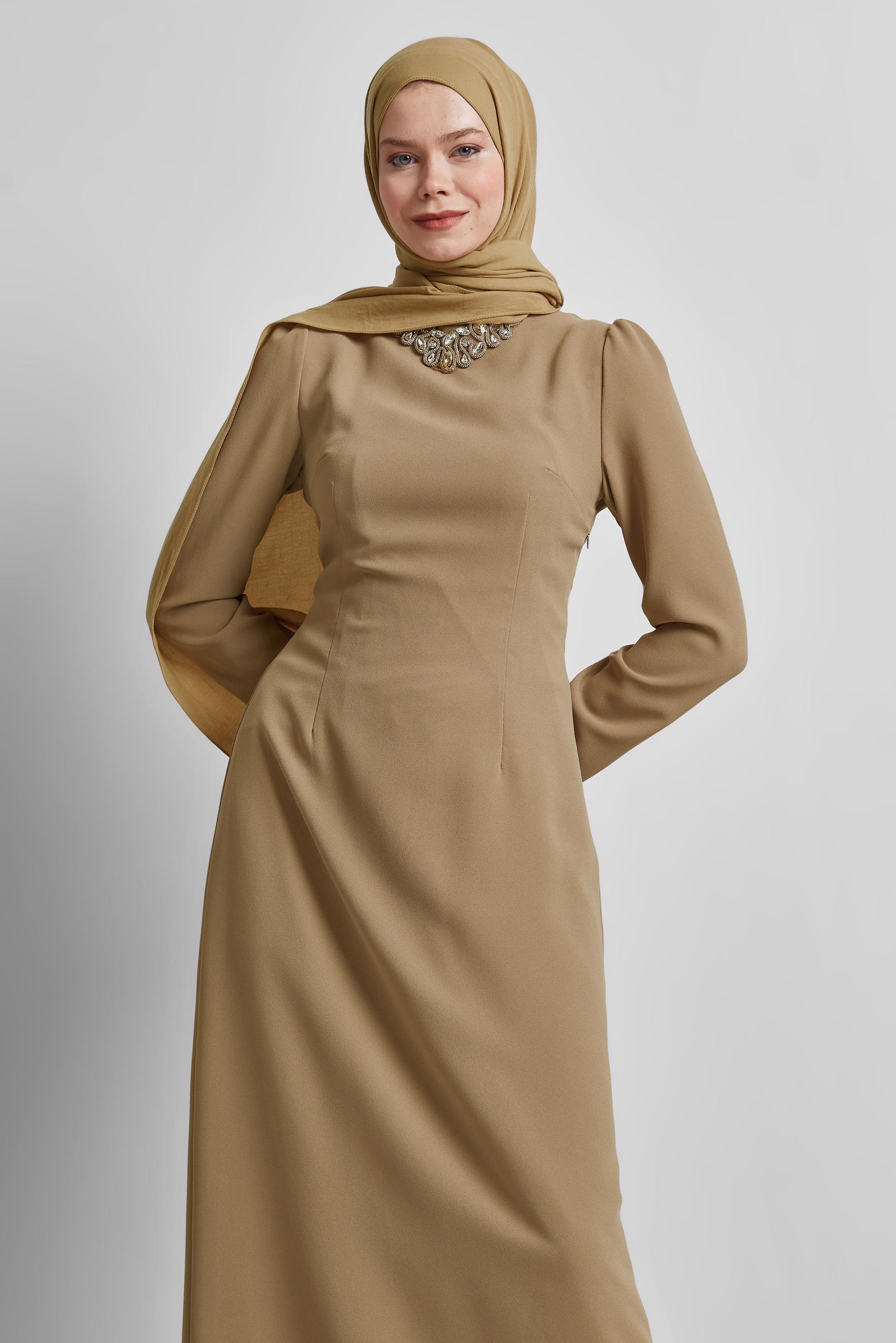 Tesettür giyim KAHVE TAŞ DETAYLI ELBİSE 45355