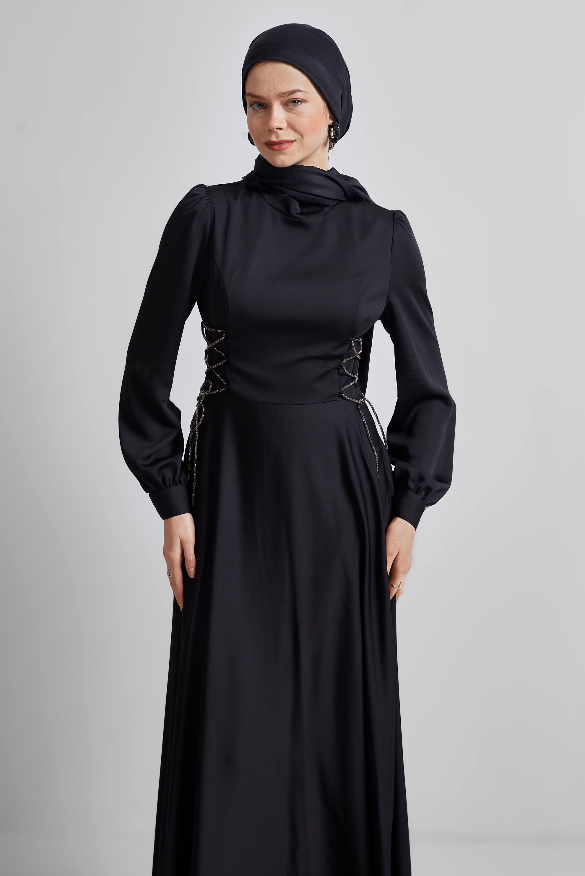 Tesettür giyim SİYAH BAĞLAMA DETAYLI ELBİSE 45365
