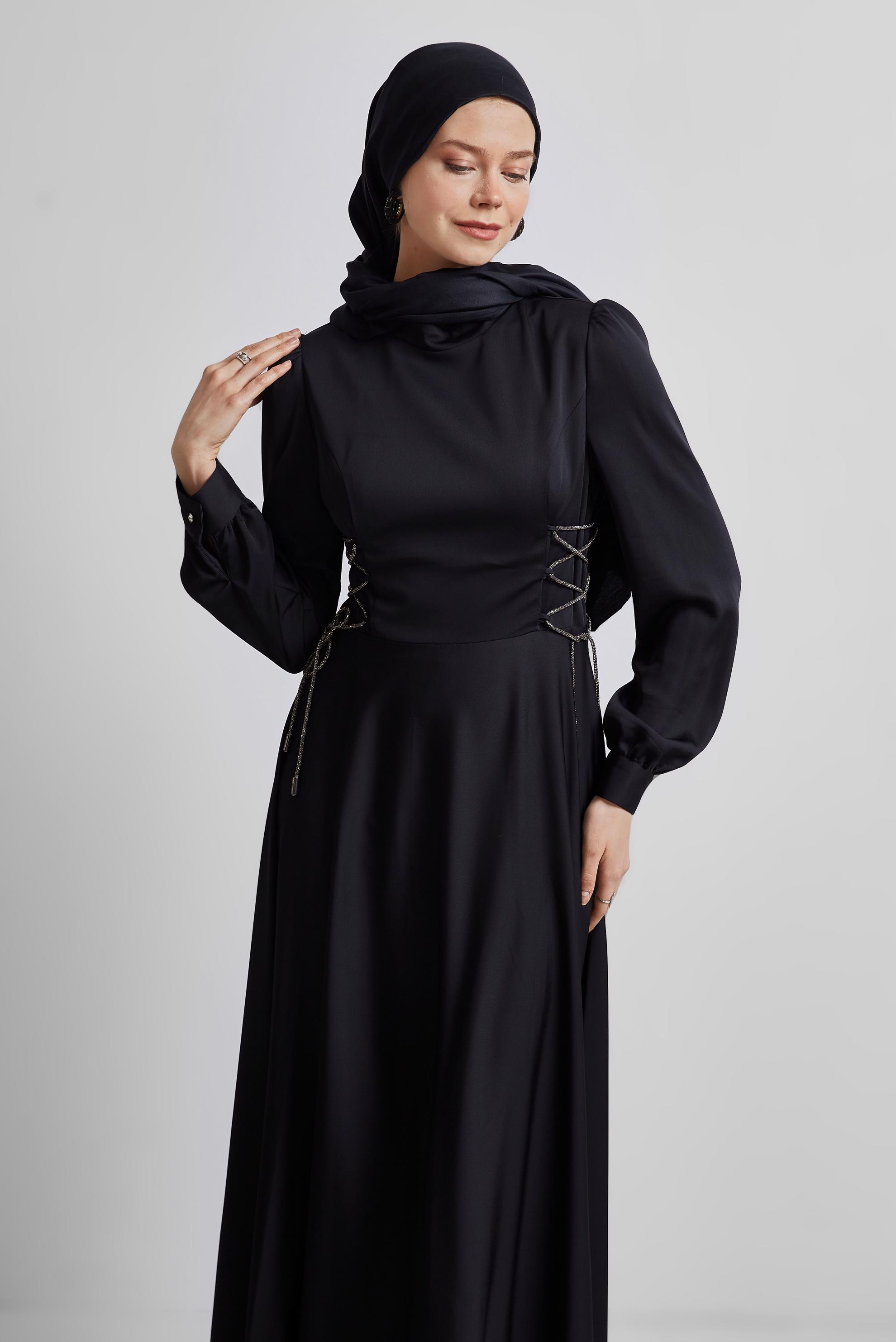 Tesettür giyim SİYAH BAĞLAMA DETAYLI ELBİSE 45365