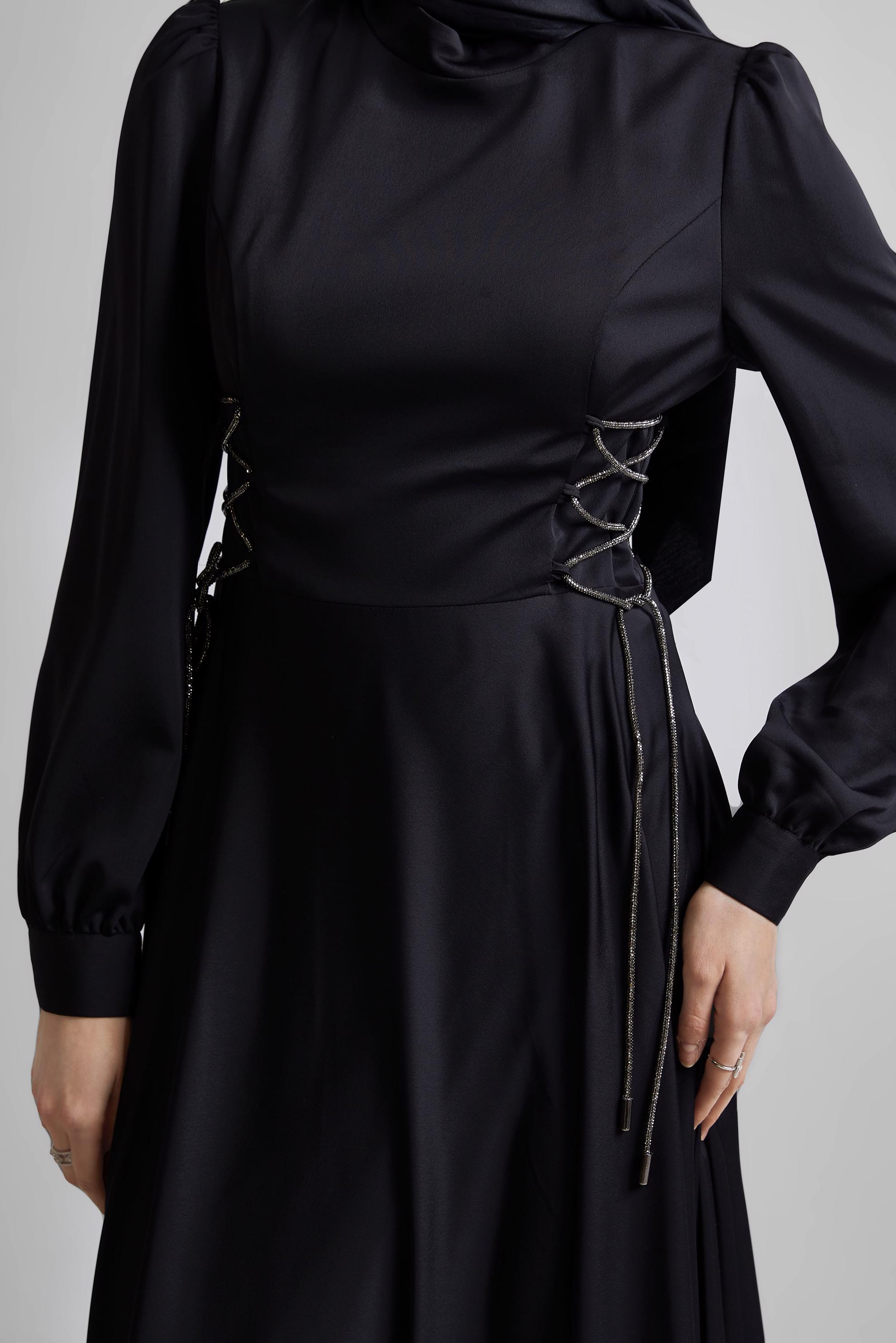 Tesettür giyim SİYAH BAĞLAMA DETAYLI ELBİSE 45365