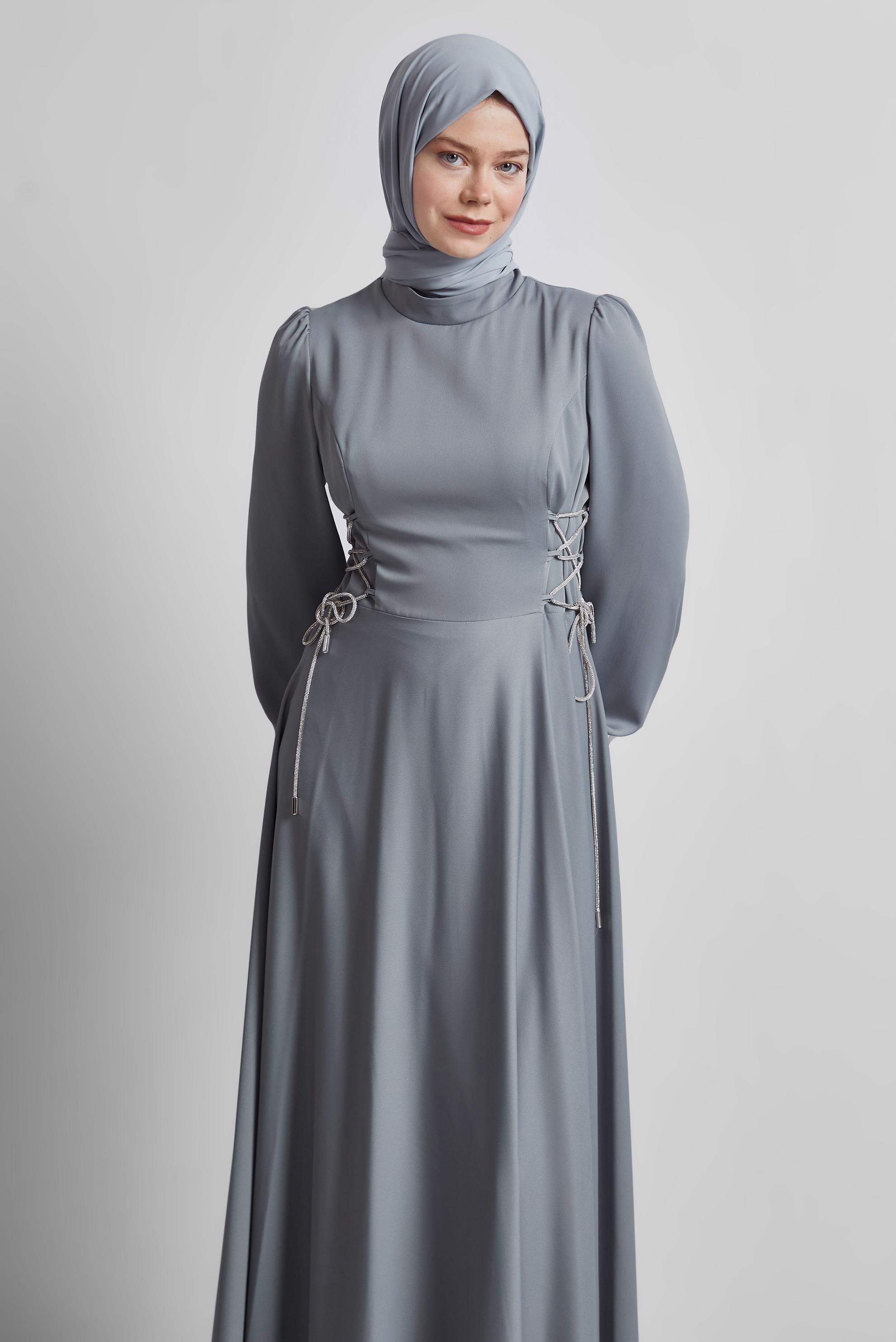 Tesettür giyim GRİ BAĞLAMA DETAYLI ELBİSE 45365