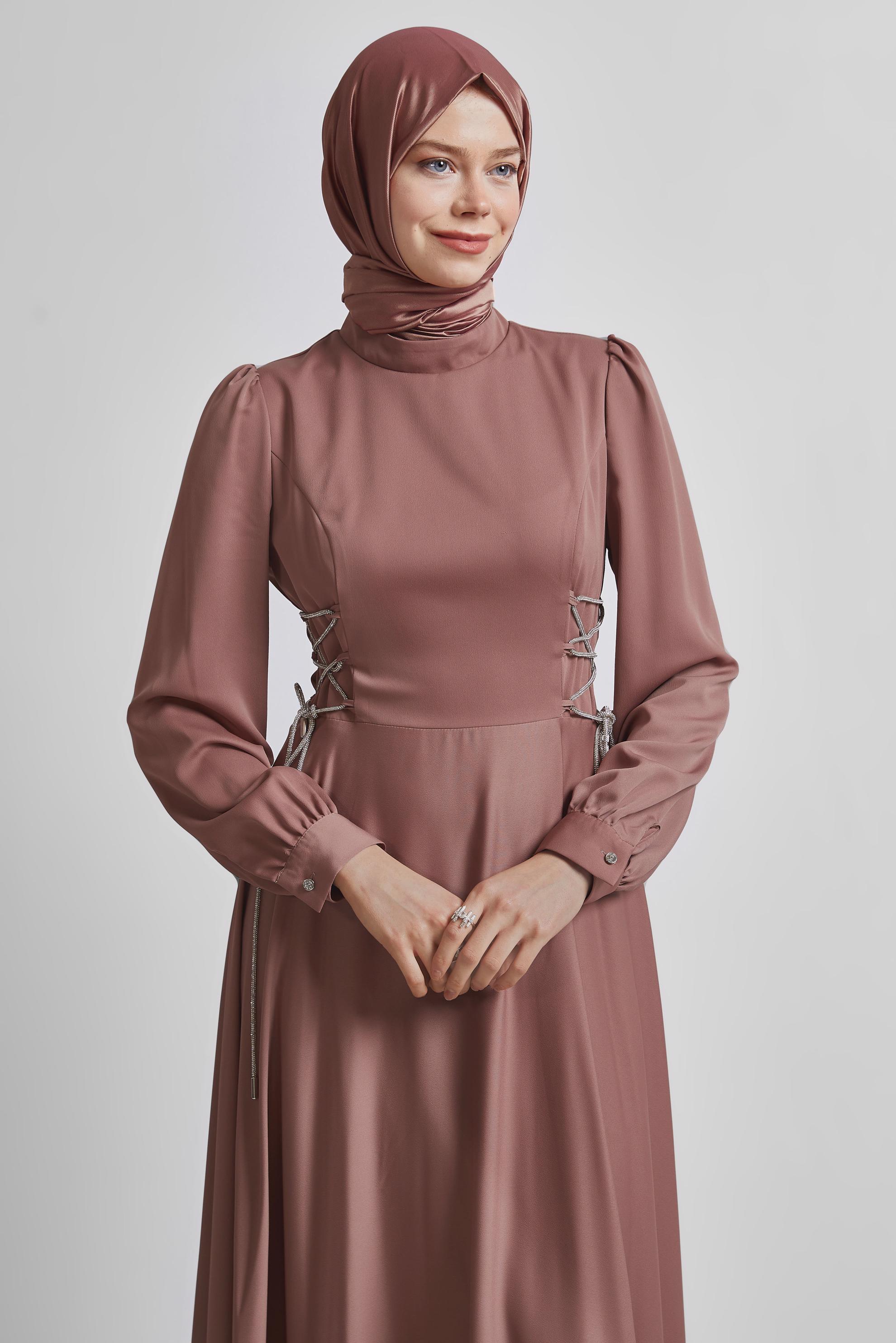 Tesettür giyim PEMBE BAĞLAMA DETAYLI ELBİSE 45365