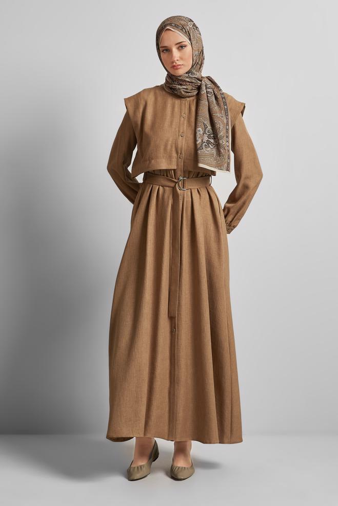 Hijab-Kleidung BRAUN KLEID MIT GÜRTEL 45428 - ALVİNA
