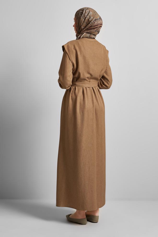 Hijab-Kleidung BRAUN KLEID MIT GÜRTEL 45428 - ALVİNA