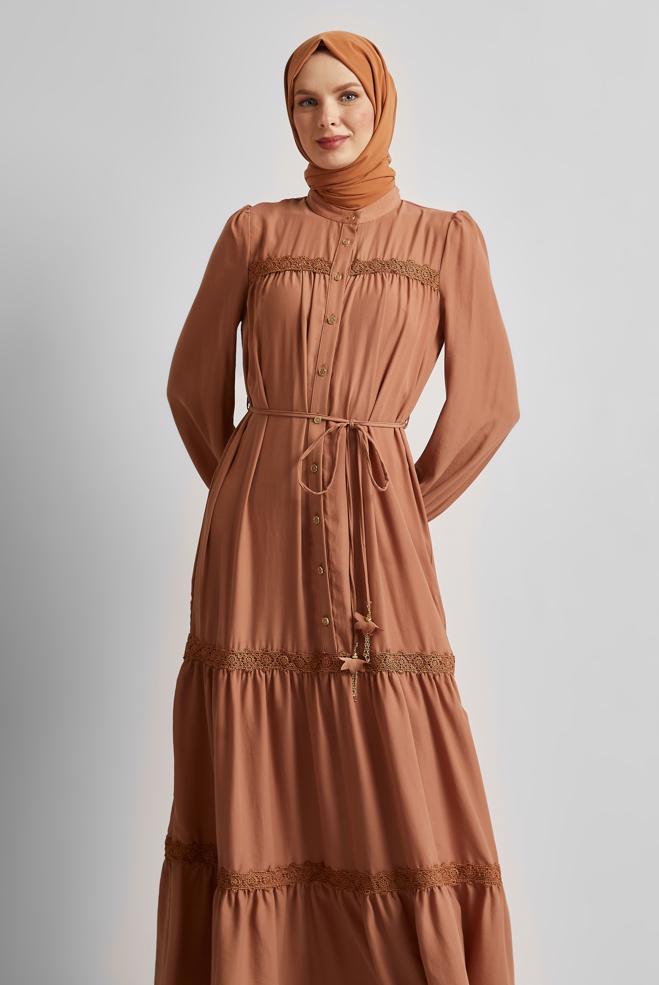 Hijab-Kleidung BRAUN GEBUNDENES KLEID 45434 - ALVİNA