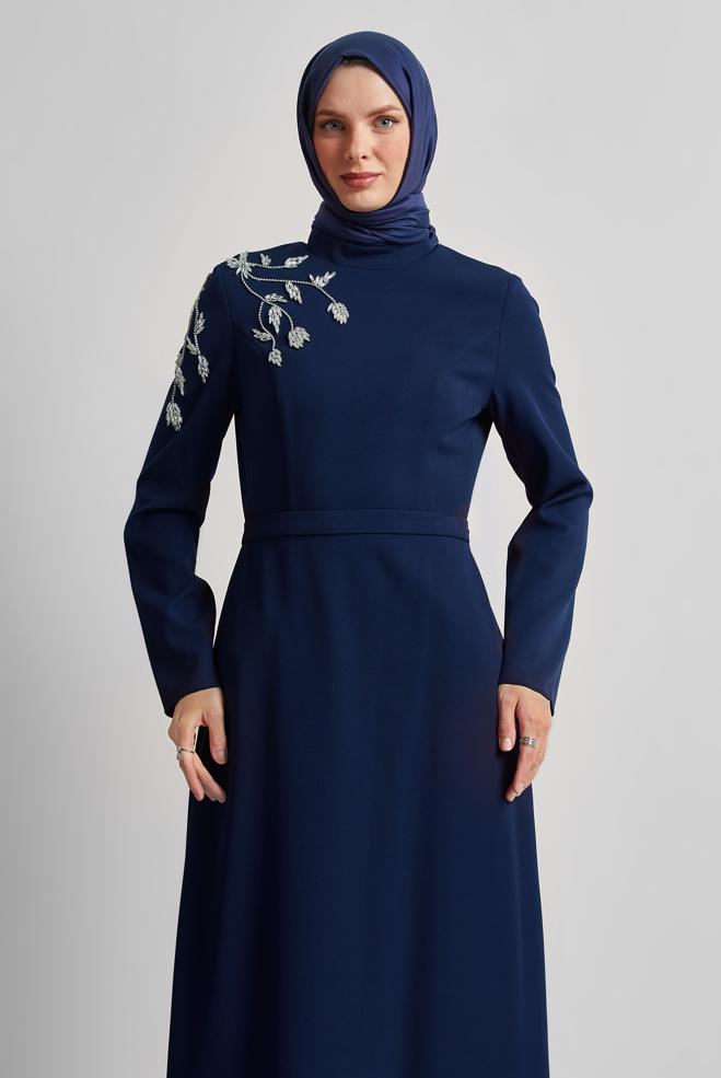 Hijab-Kleidung NAVY BLAU KLEID MIT EDELSTEINSTICKUNG 45448 - ALVİNA