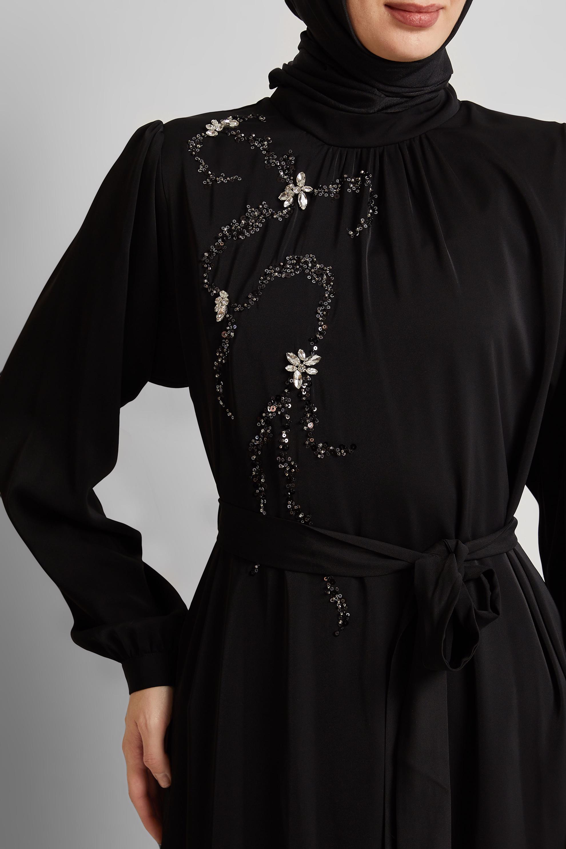 Tesettür giyim SİYAH KUŞAKLI ELBİSE 45491