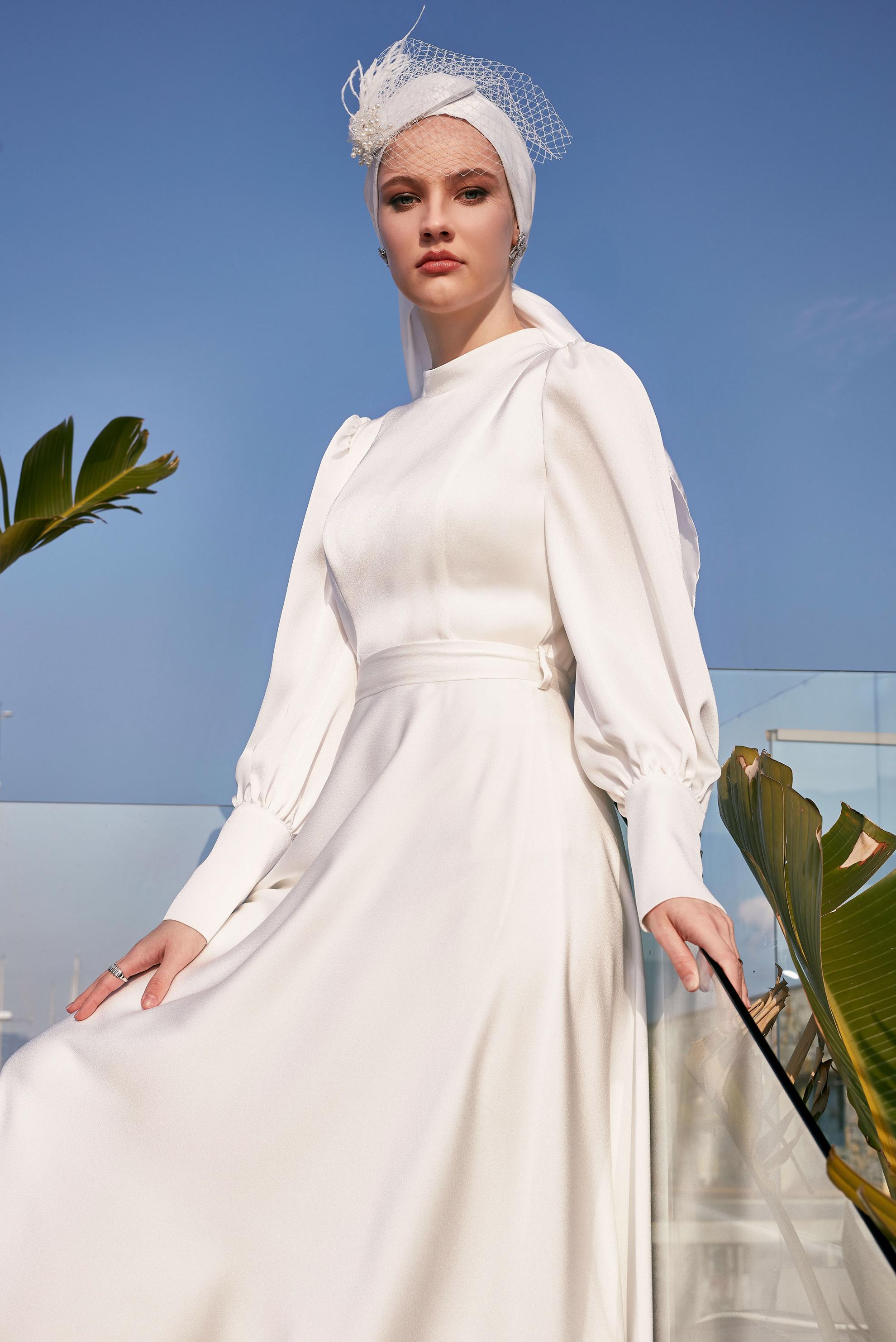 Tesettür giyim BEYAZ KUŞAKLI SATEN KREP ELBİSE 45523