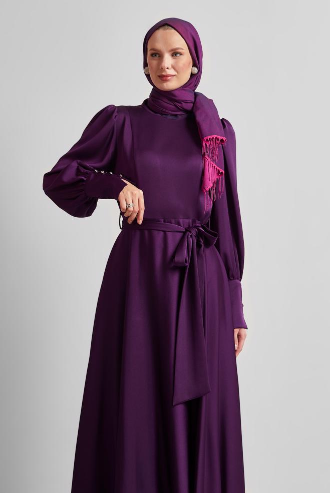 Hijab-Kleidung LILA SATINKLEID MIT GÜRTEL 45523 - ALVİNA